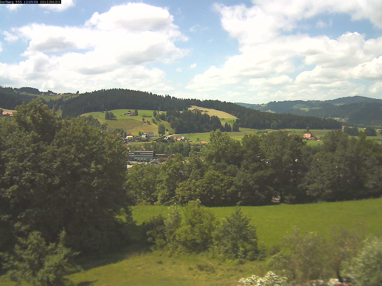 Webcam-Bild: Aussicht vom Dorfberg in Langnau 20120623-120600