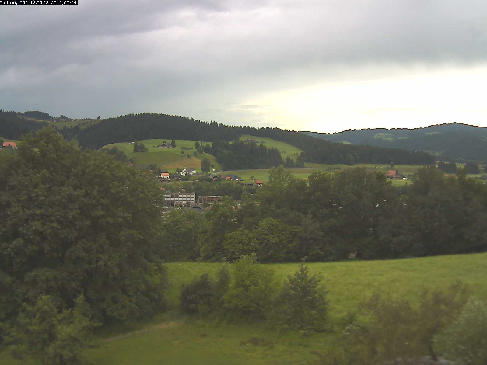 Webcam-Bild: Aussicht vom Dorfberg in Langnau 20120704-180600