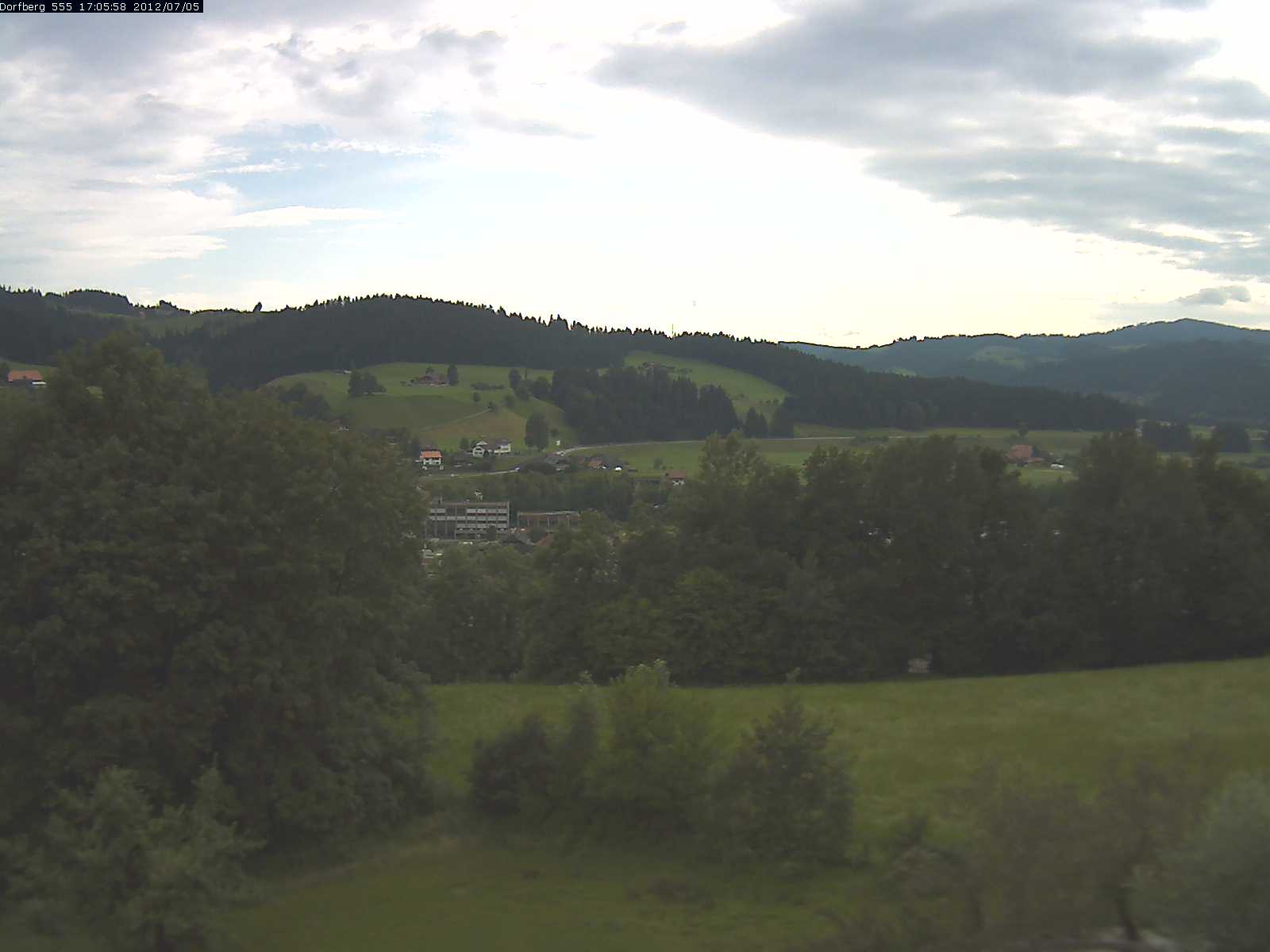 Webcam-Bild: Aussicht vom Dorfberg in Langnau 20120705-170600
