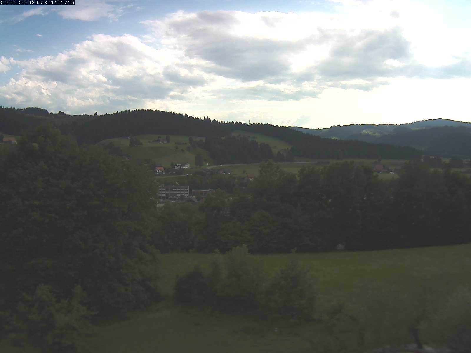 Webcam-Bild: Aussicht vom Dorfberg in Langnau 20120705-180600