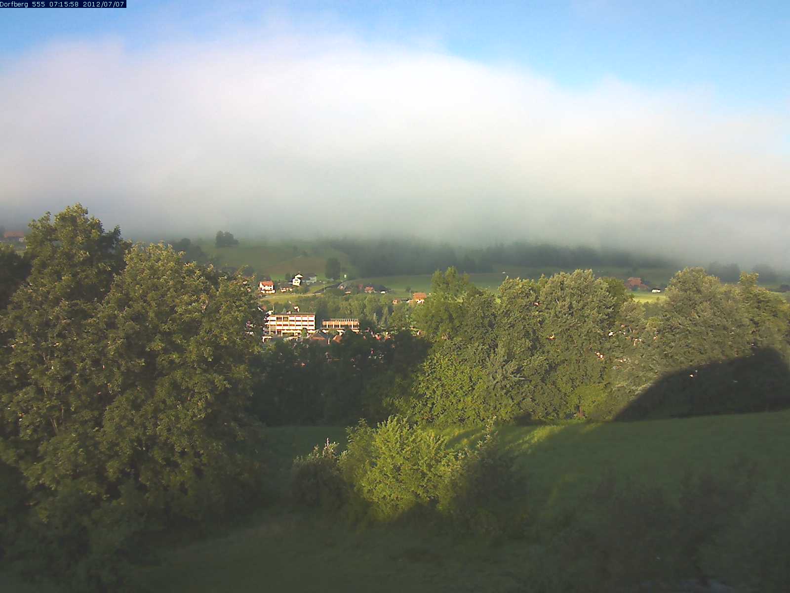 Webcam-Bild: Aussicht vom Dorfberg in Langnau 20120707-071600