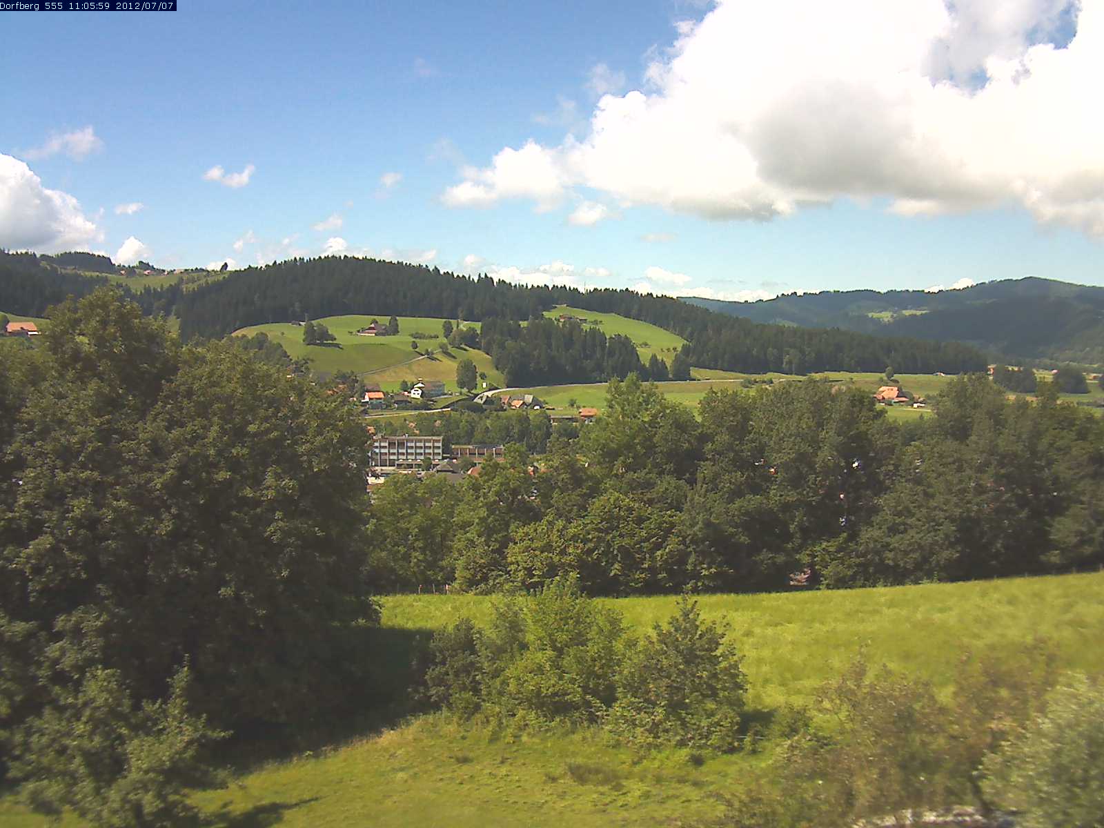Webcam-Bild: Aussicht vom Dorfberg in Langnau 20120707-110600