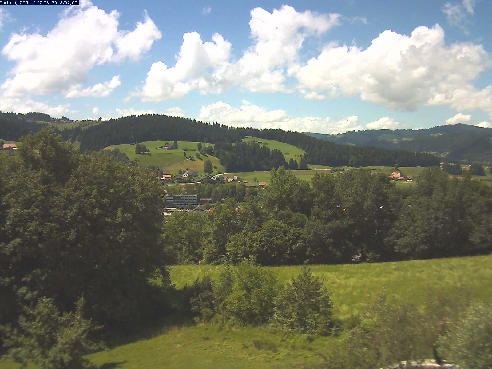 Webcam-Bild: Aussicht vom Dorfberg in Langnau 20120707-120600