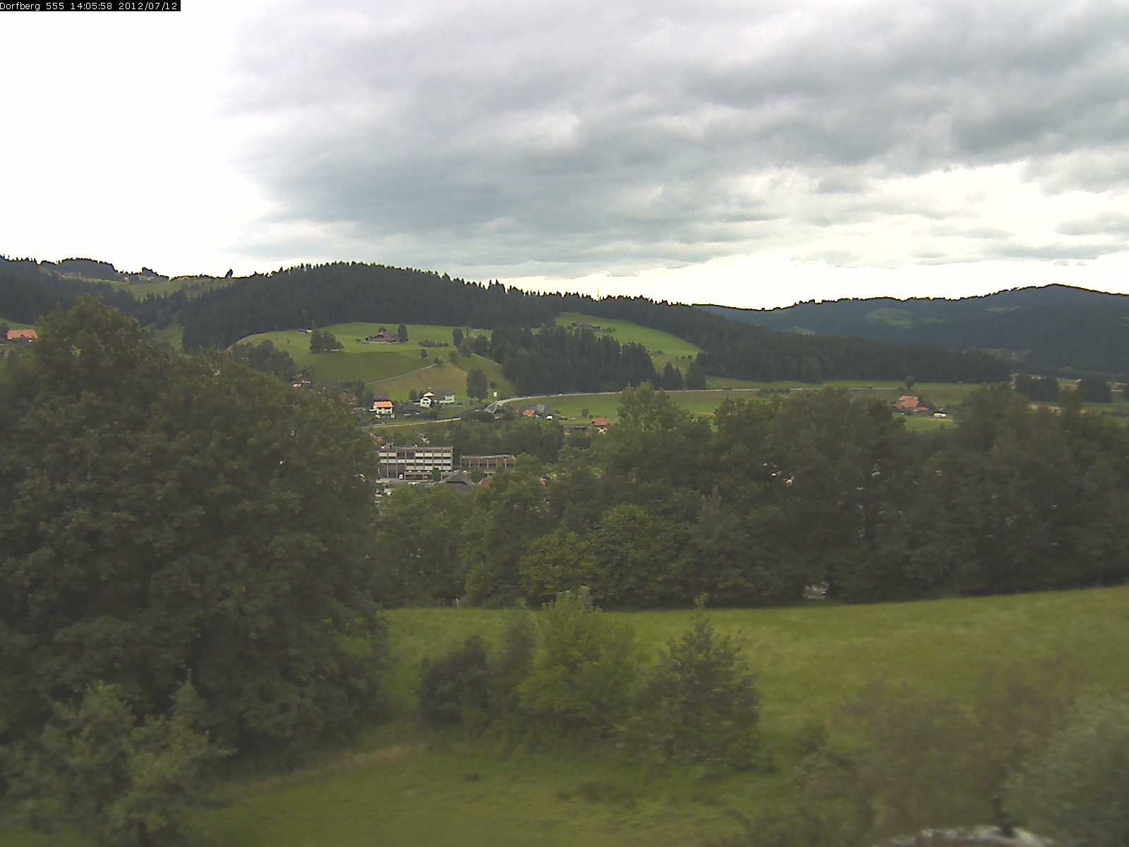Webcam-Bild: Aussicht vom Dorfberg in Langnau 20120712-140600