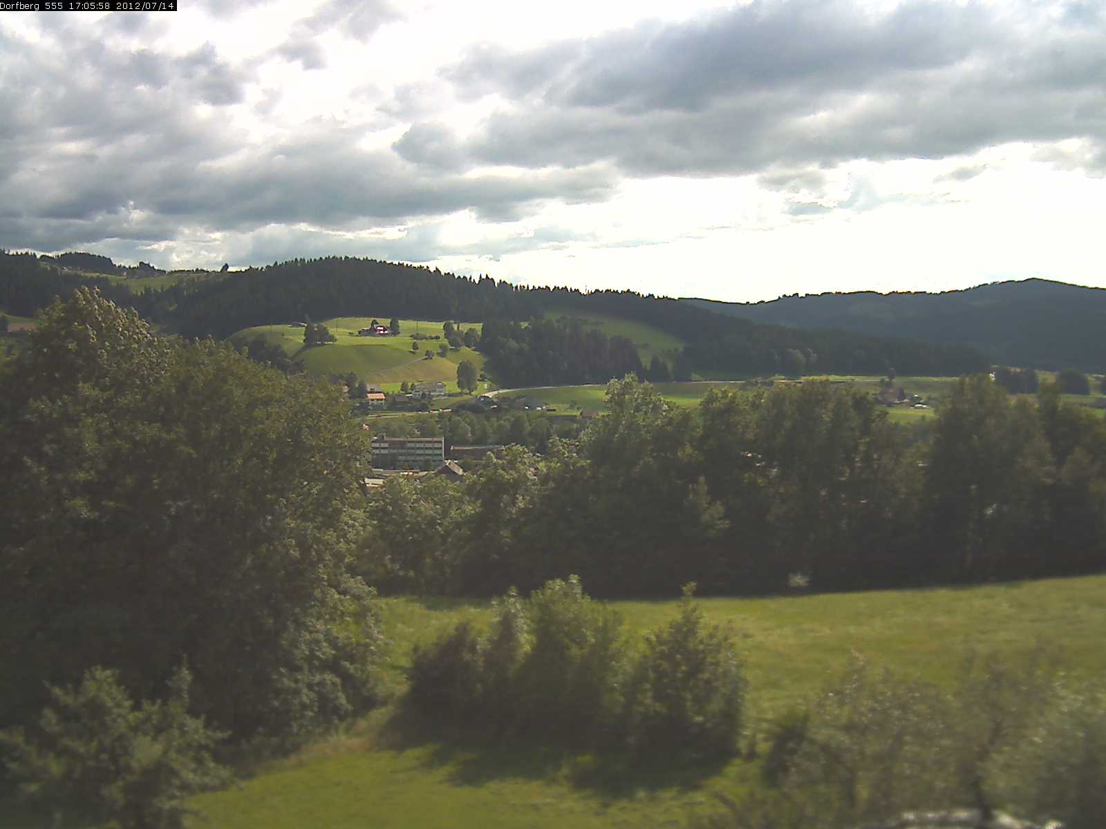 Webcam-Bild: Aussicht vom Dorfberg in Langnau 20120714-170600
