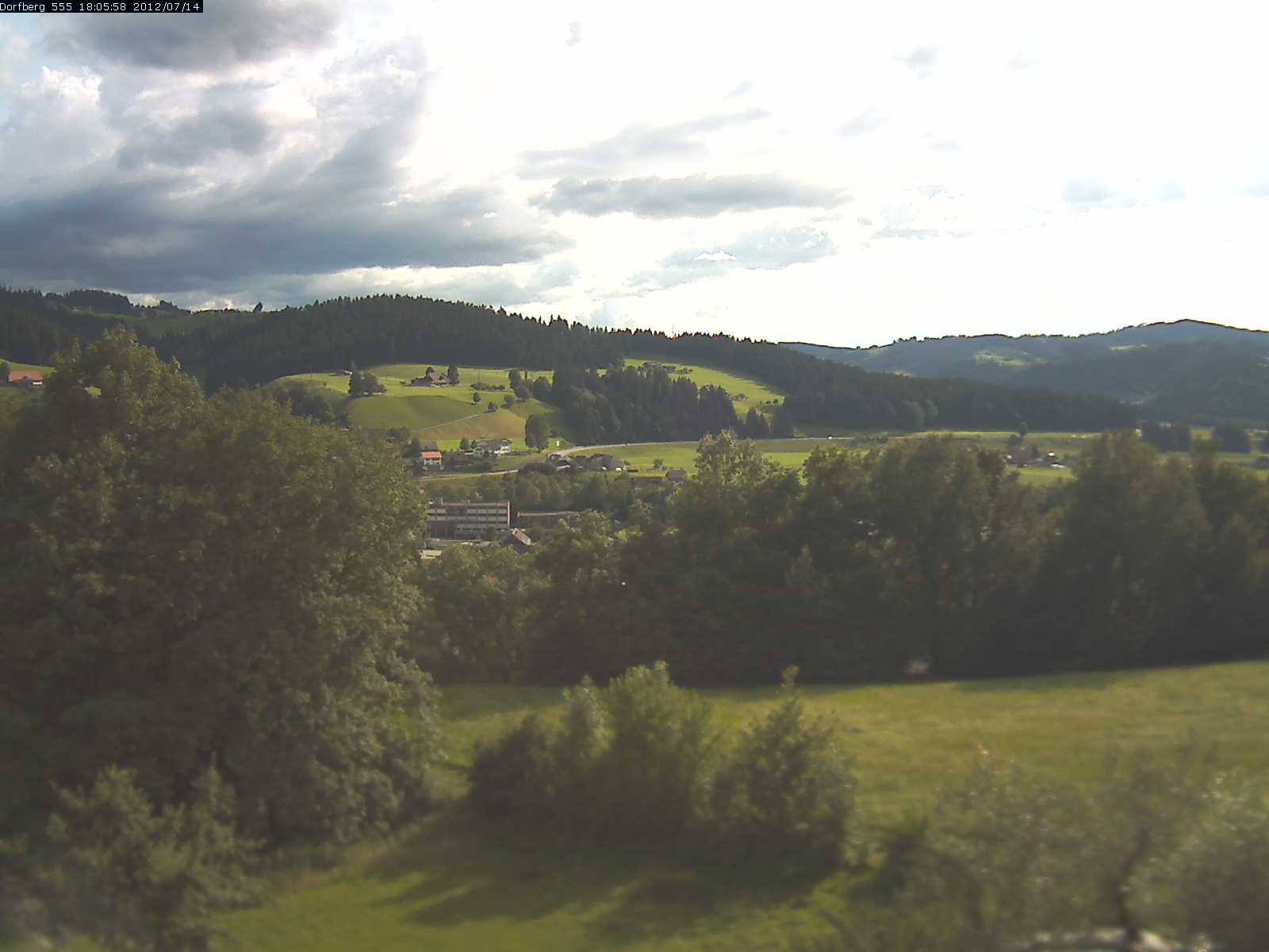Webcam-Bild: Aussicht vom Dorfberg in Langnau 20120714-180600