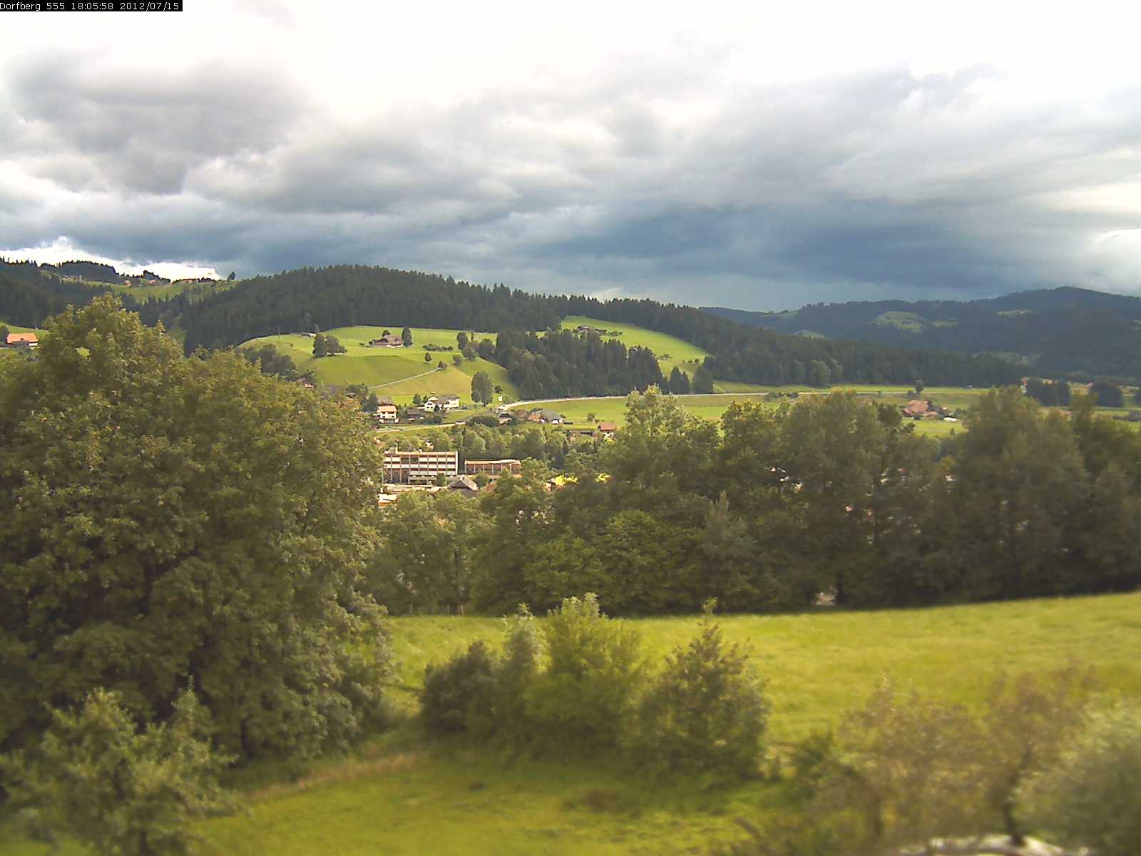 Webcam-Bild: Aussicht vom Dorfberg in Langnau 20120715-180600