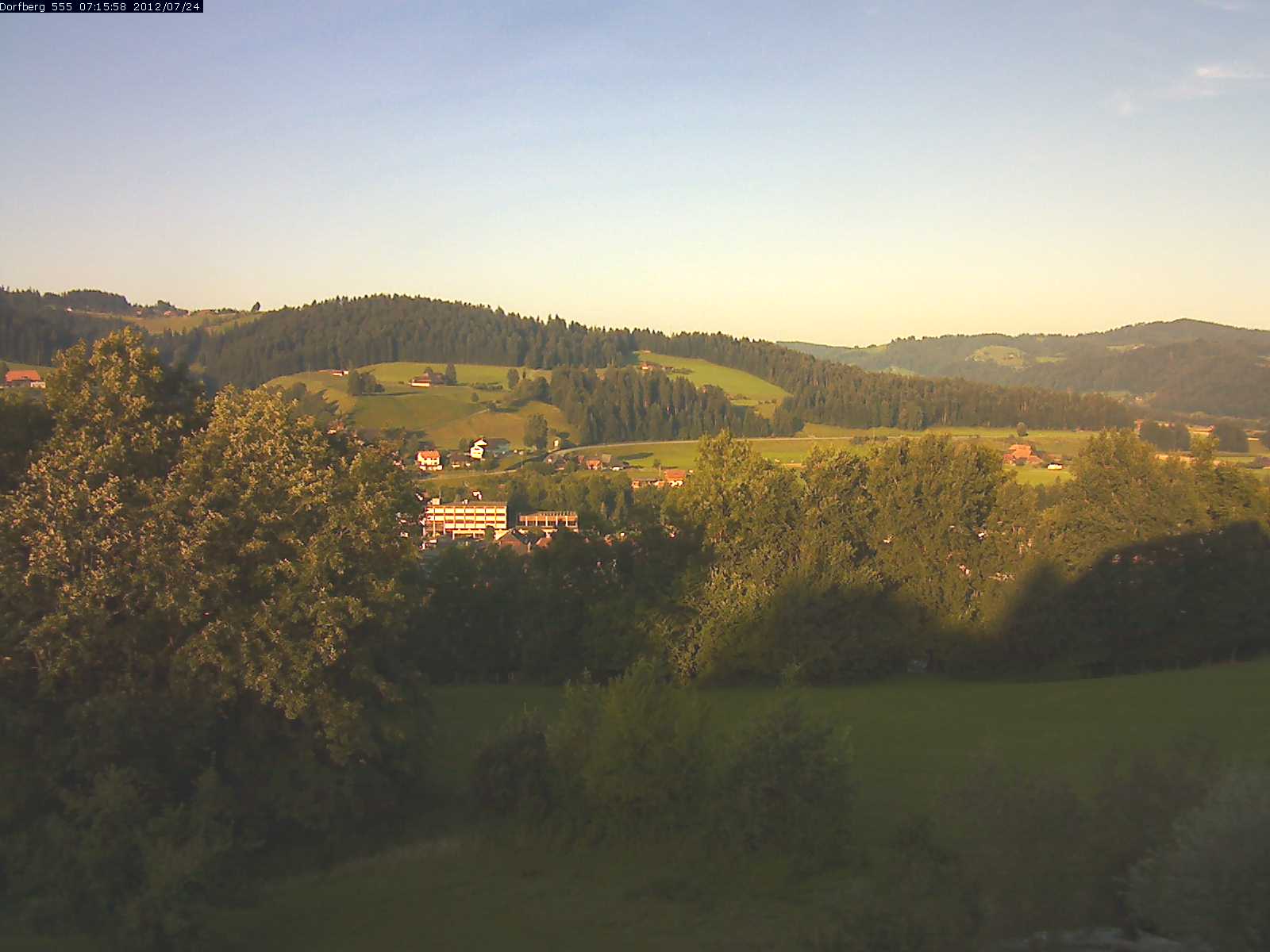 Webcam-Bild: Aussicht vom Dorfberg in Langnau 20120724-071600