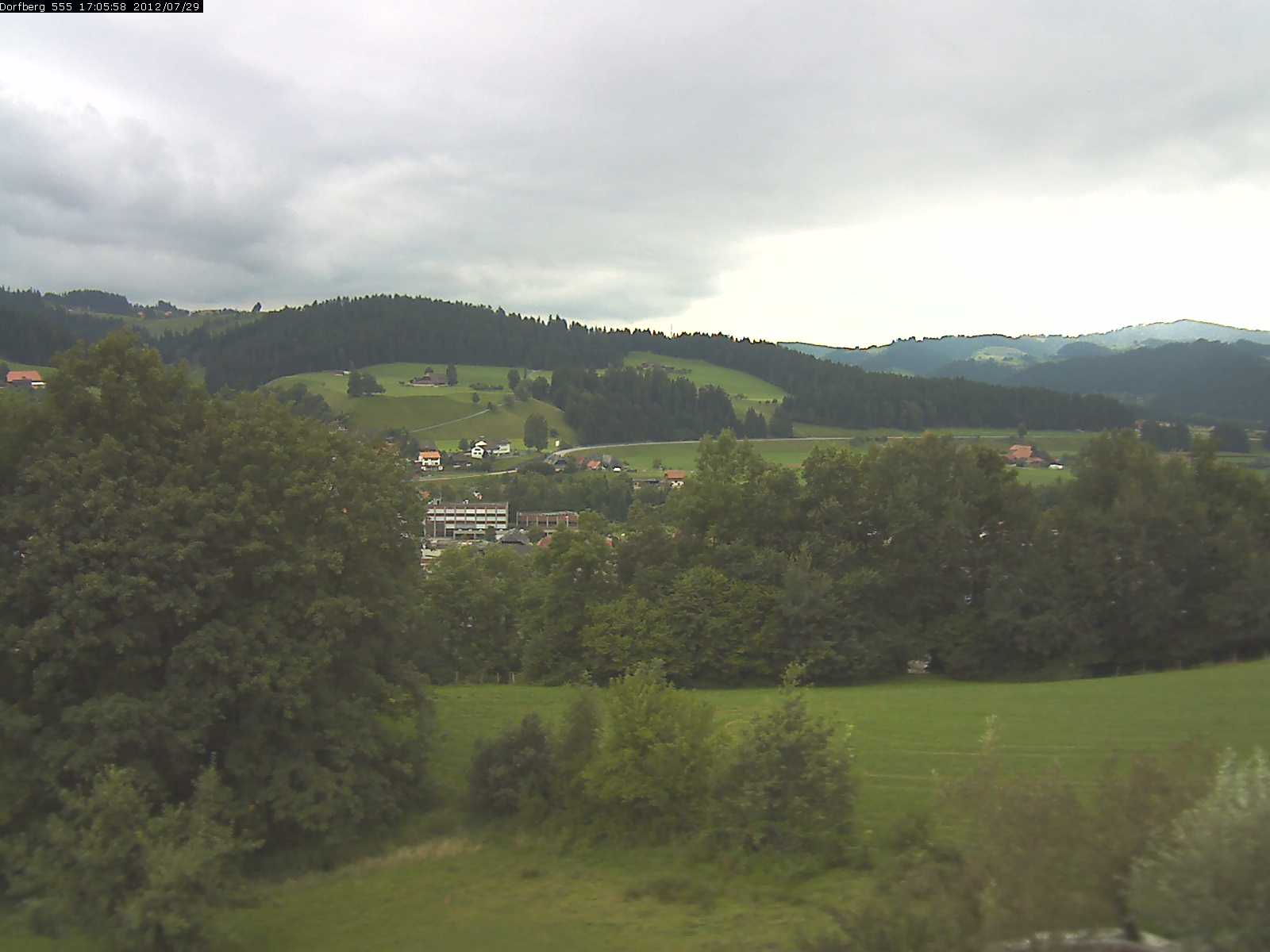 Webcam-Bild: Aussicht vom Dorfberg in Langnau 20120729-170600