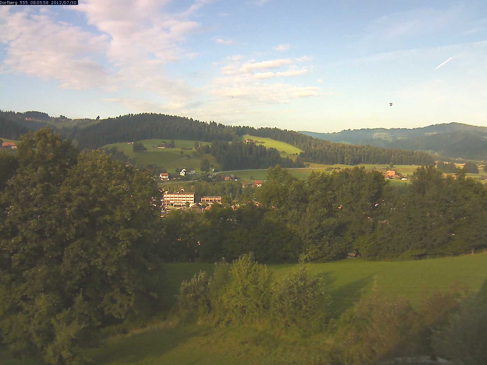 Webcam-Bild: Aussicht vom Dorfberg in Langnau 20120730-080600