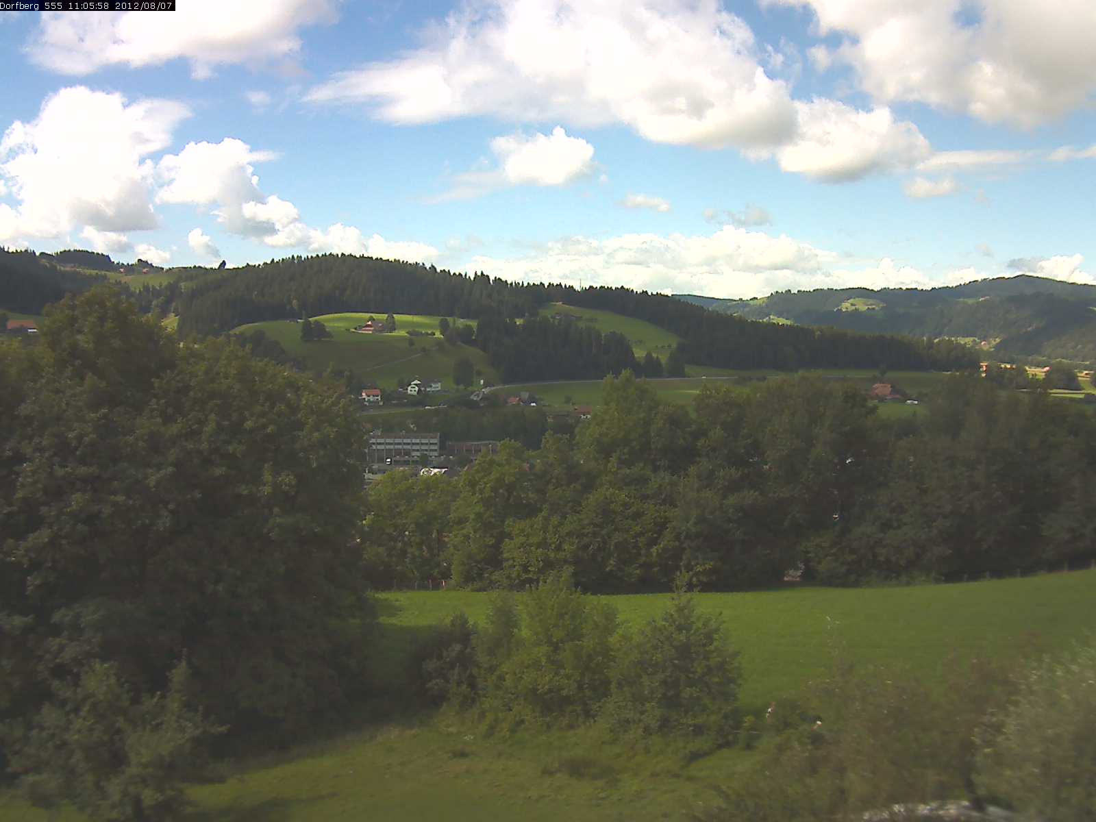 Webcam-Bild: Aussicht vom Dorfberg in Langnau 20120807-110600