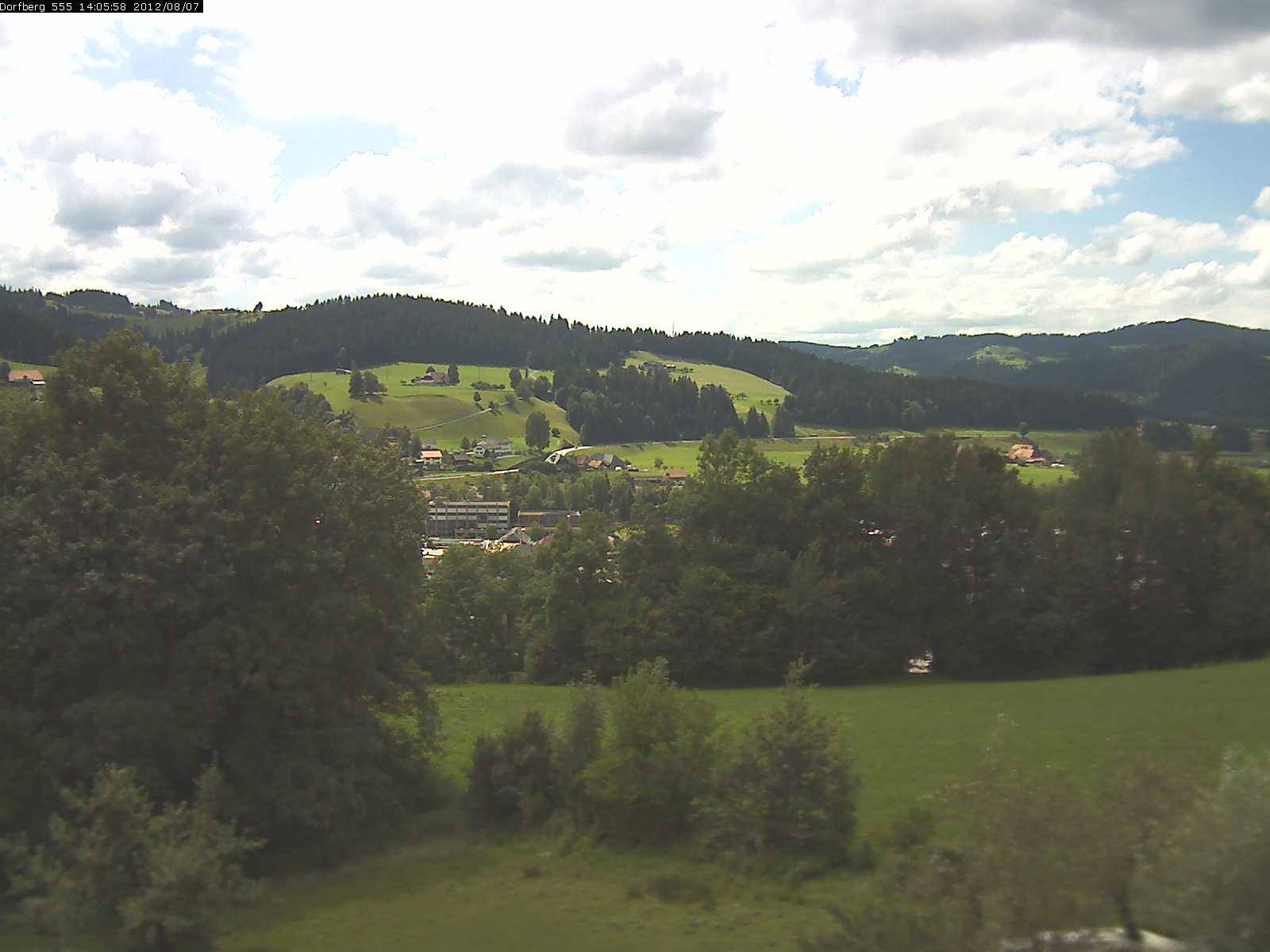 Webcam-Bild: Aussicht vom Dorfberg in Langnau 20120807-140600