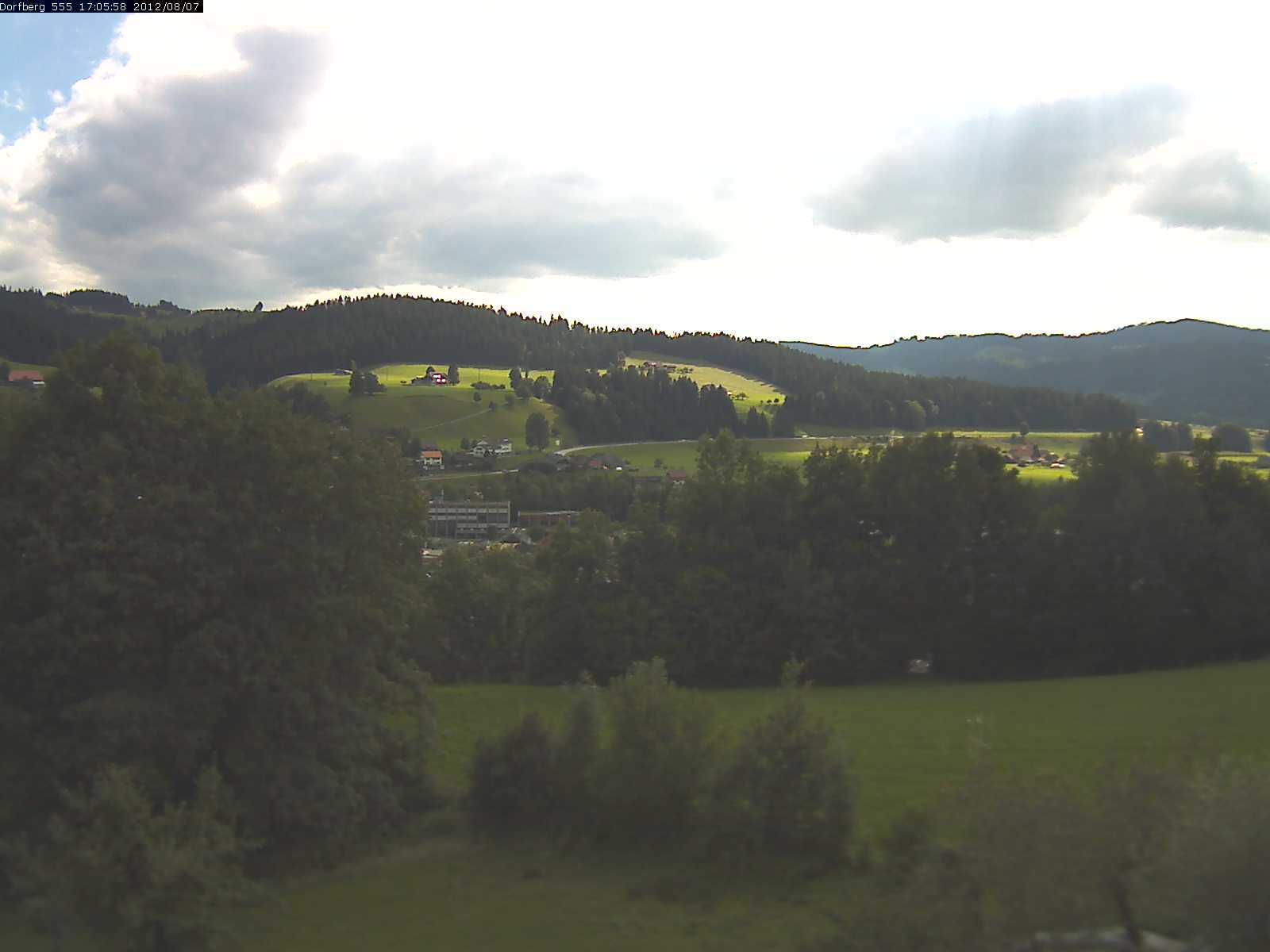 Webcam-Bild: Aussicht vom Dorfberg in Langnau 20120807-170600