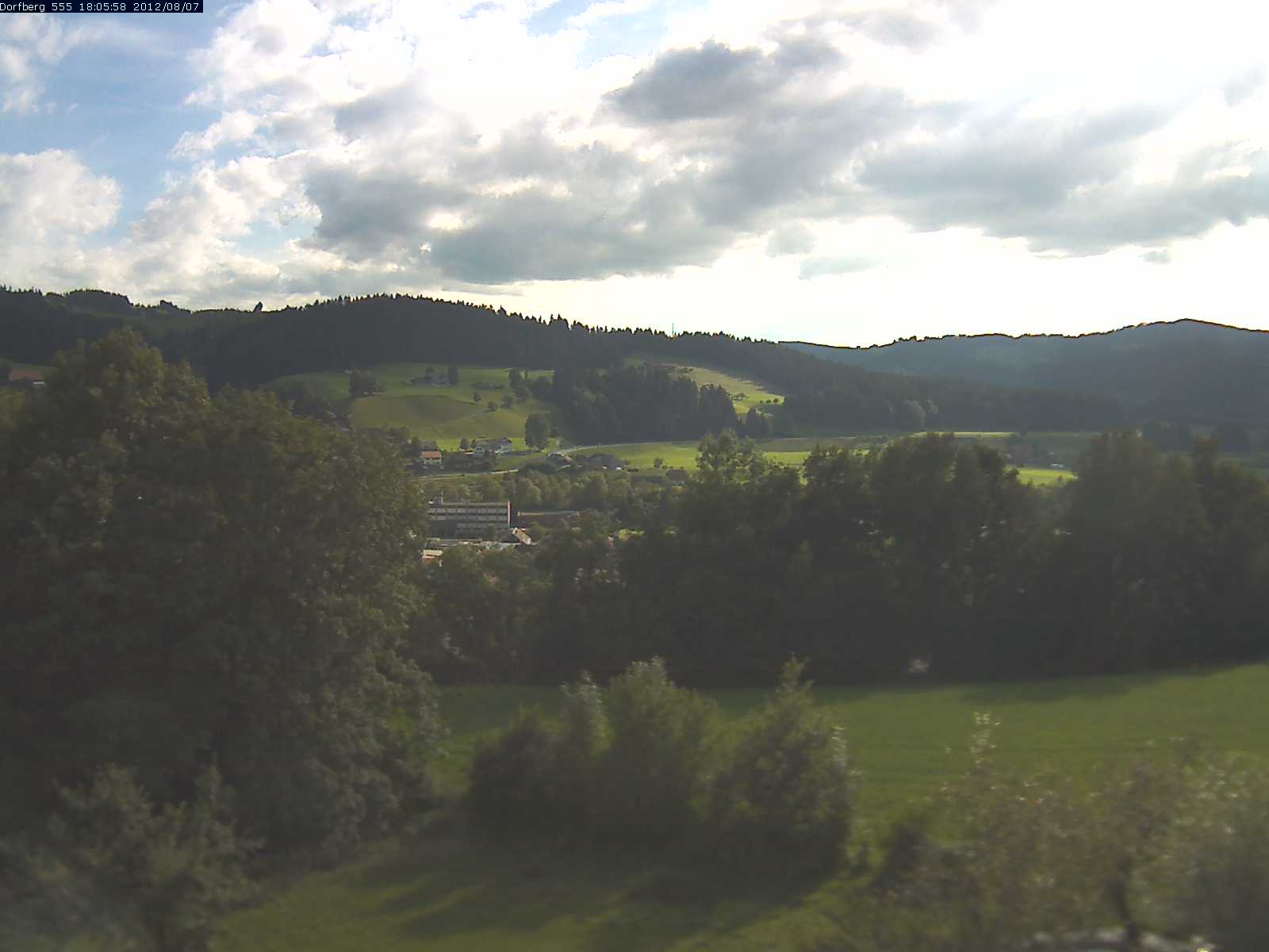 Webcam-Bild: Aussicht vom Dorfberg in Langnau 20120807-180600