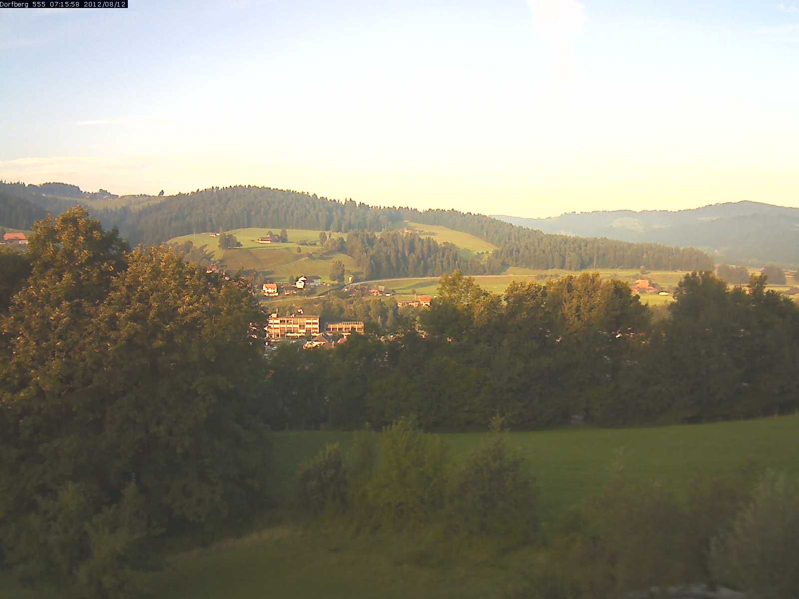 Webcam-Bild: Aussicht vom Dorfberg in Langnau 20120812-071600