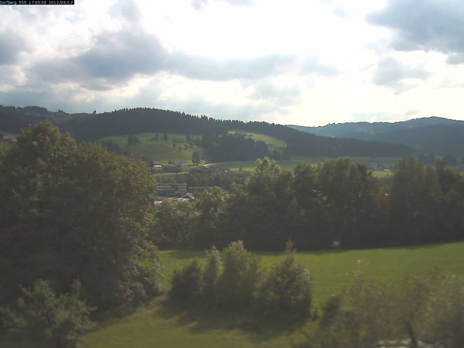 Webcam-Bild: Aussicht vom Dorfberg in Langnau 20120812-170600