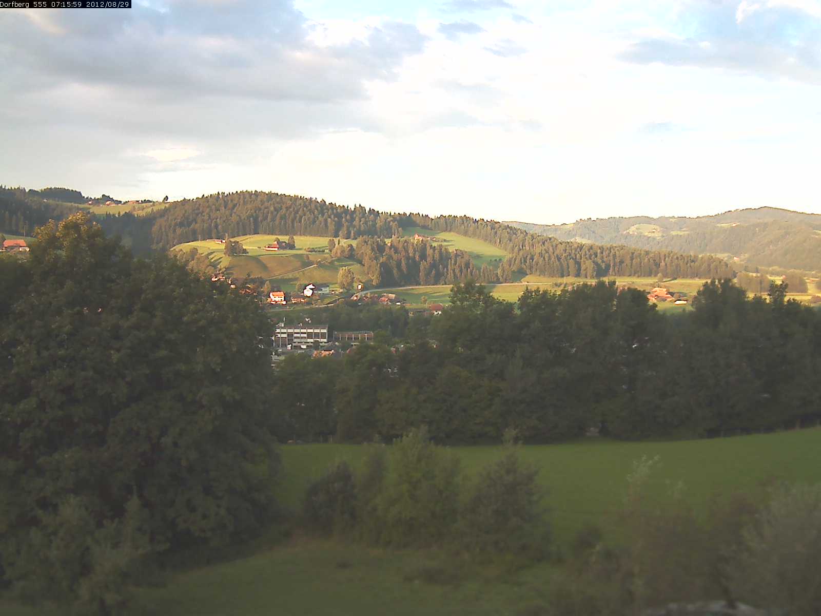 Webcam-Bild: Aussicht vom Dorfberg in Langnau 20120829-071600