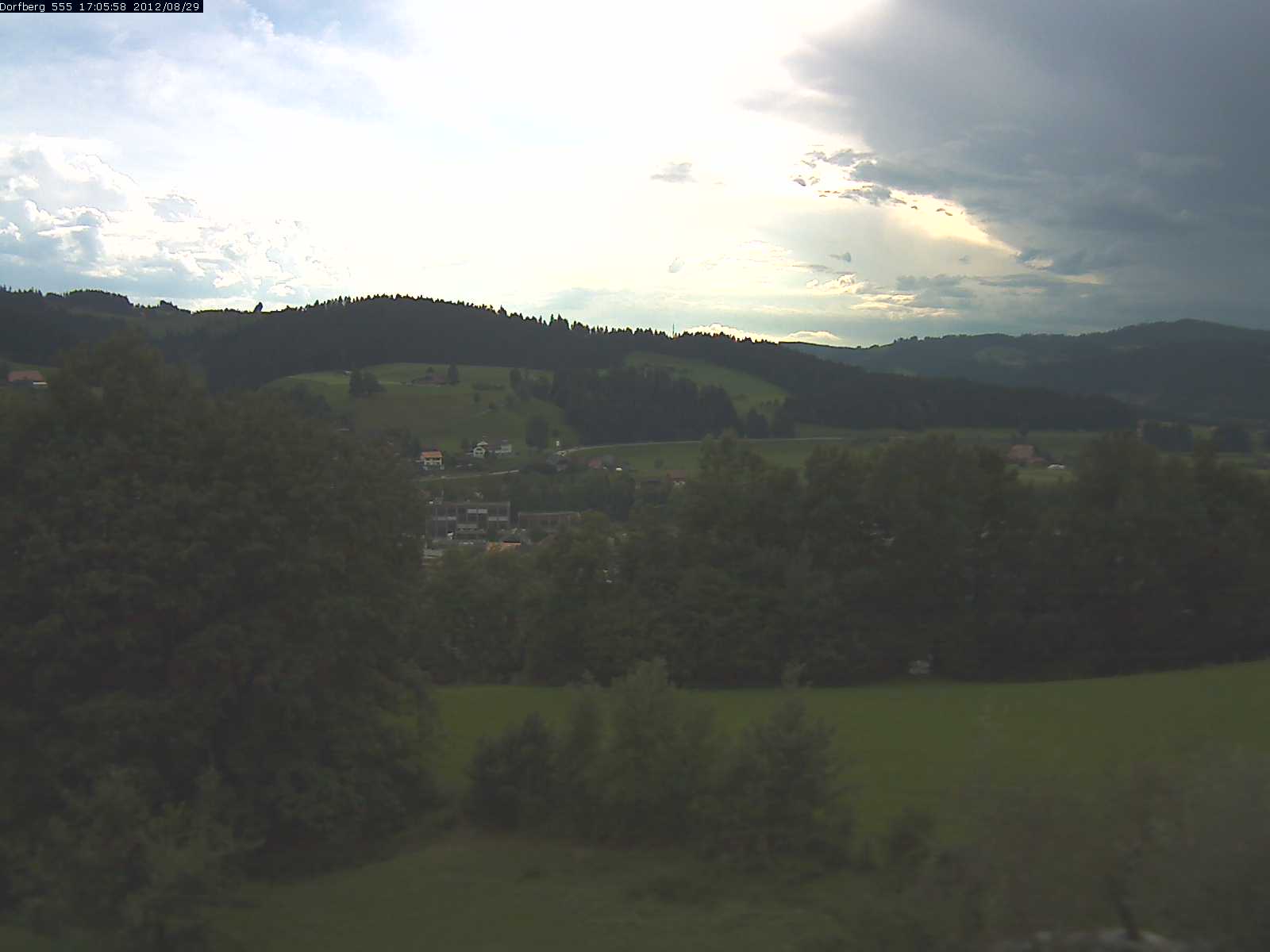 Webcam-Bild: Aussicht vom Dorfberg in Langnau 20120829-170600
