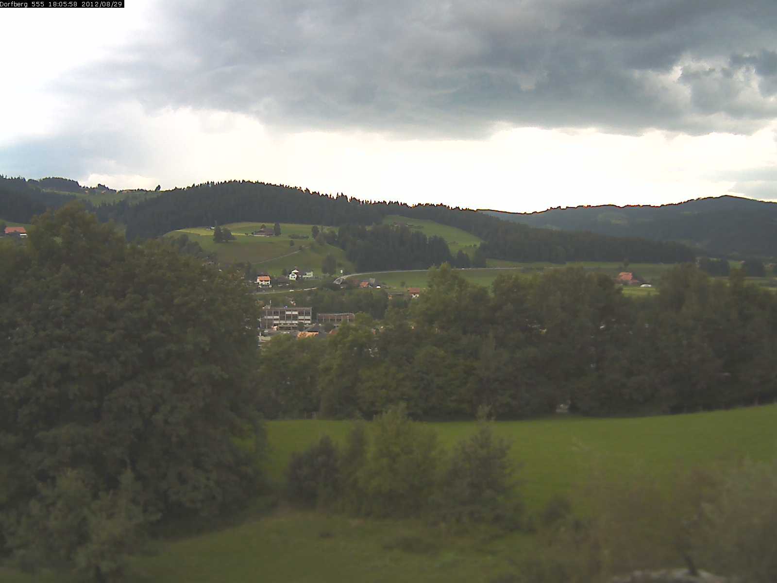 Webcam-Bild: Aussicht vom Dorfberg in Langnau 20120829-180600