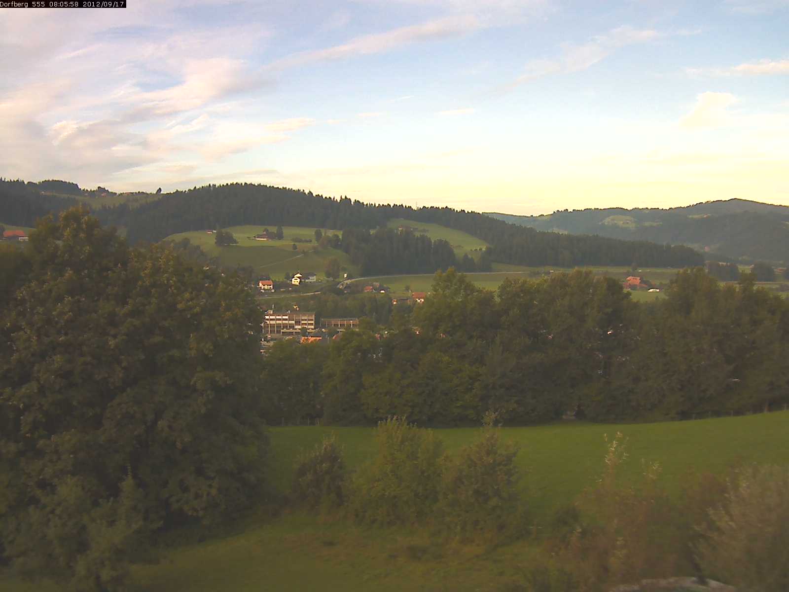 Webcam-Bild: Aussicht vom Dorfberg in Langnau 20120917-080600