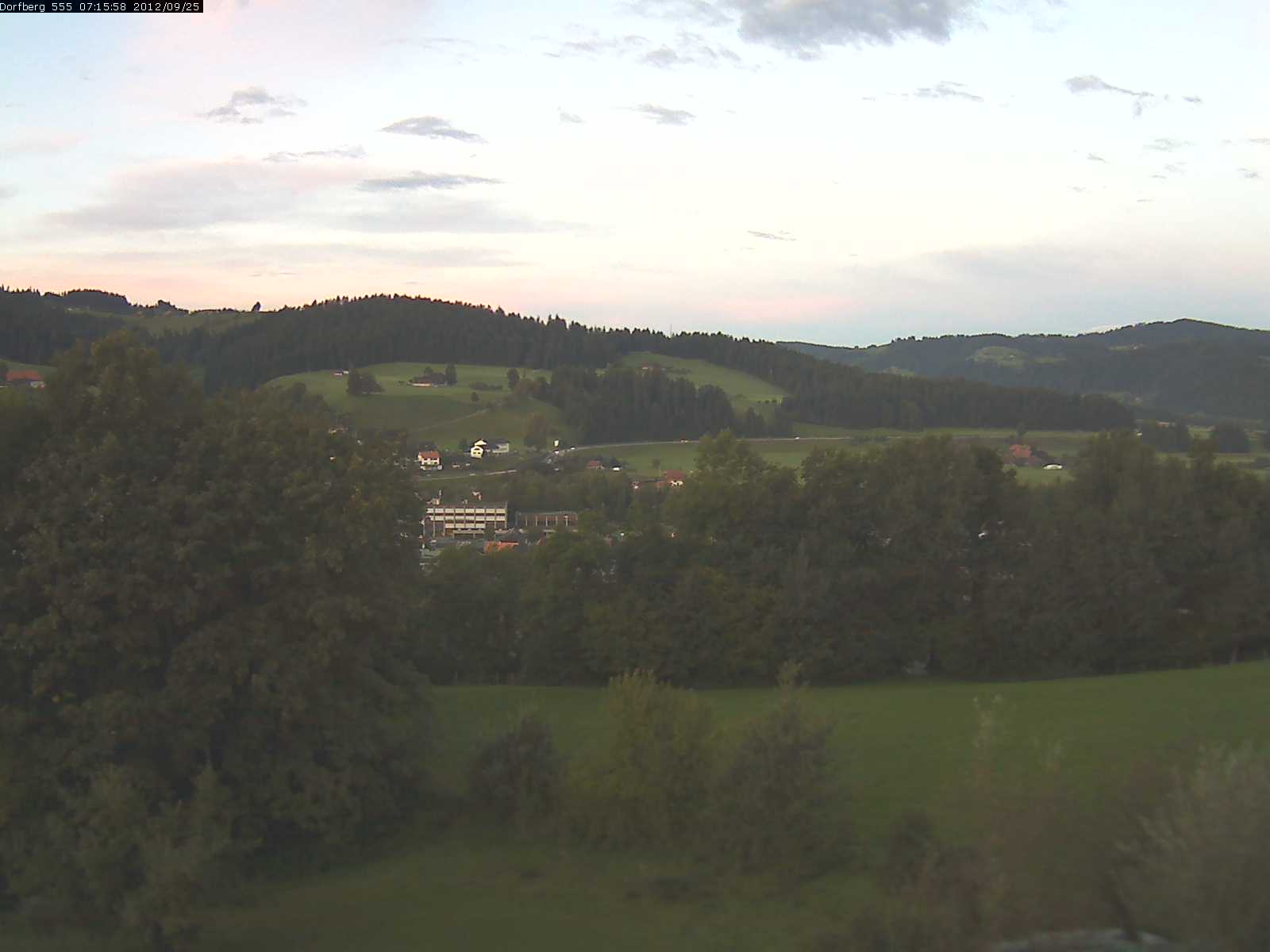 Webcam-Bild: Aussicht vom Dorfberg in Langnau 20120925-071600
