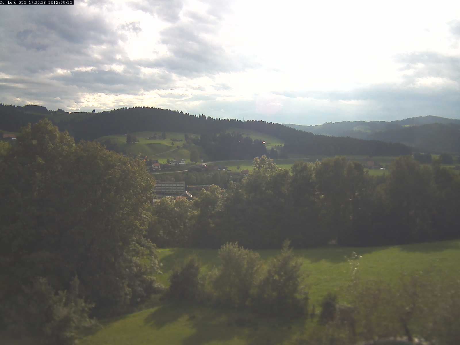Webcam-Bild: Aussicht vom Dorfberg in Langnau 20120925-170600
