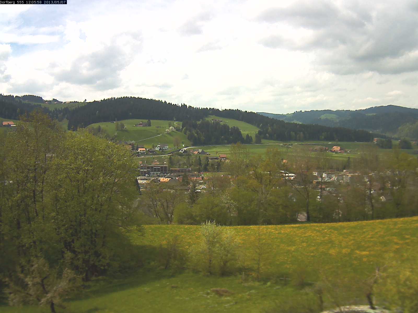 Webcam-Bild: Aussicht vom Dorfberg in Langnau 20130507-120600