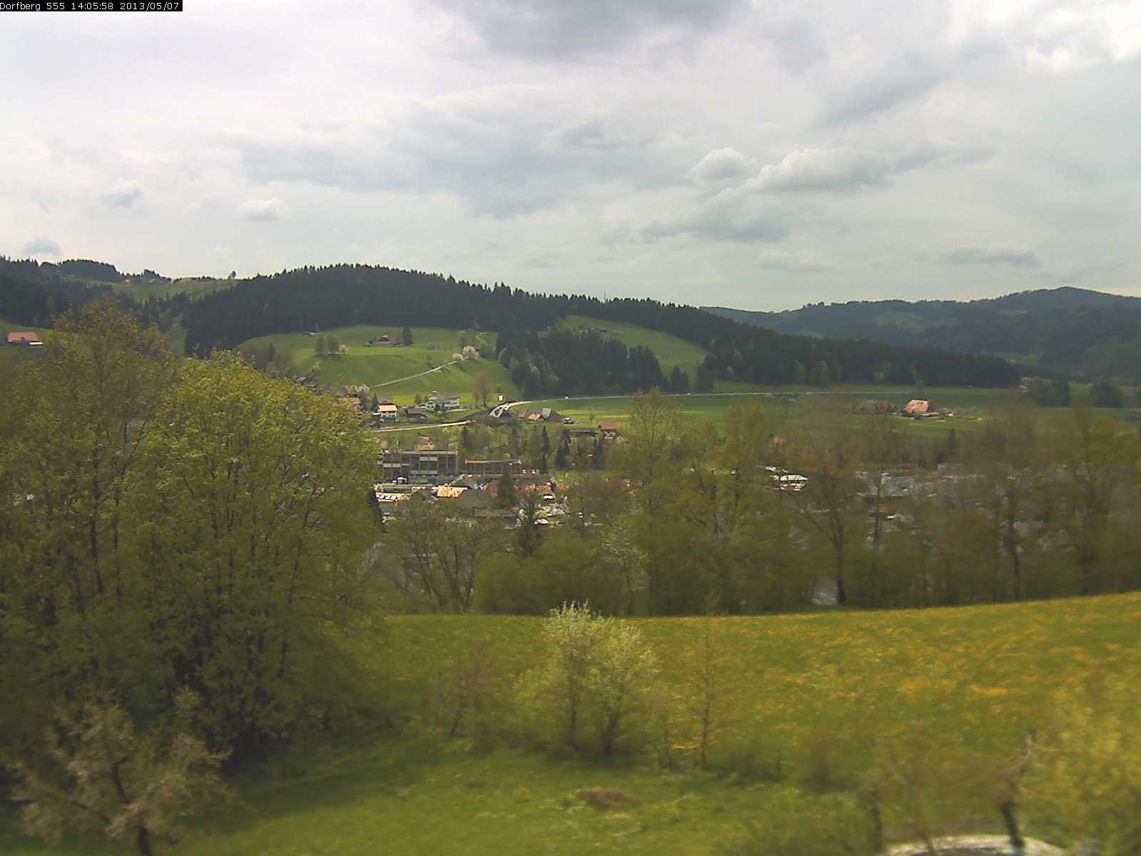 Webcam-Bild: Aussicht vom Dorfberg in Langnau 20130507-140600