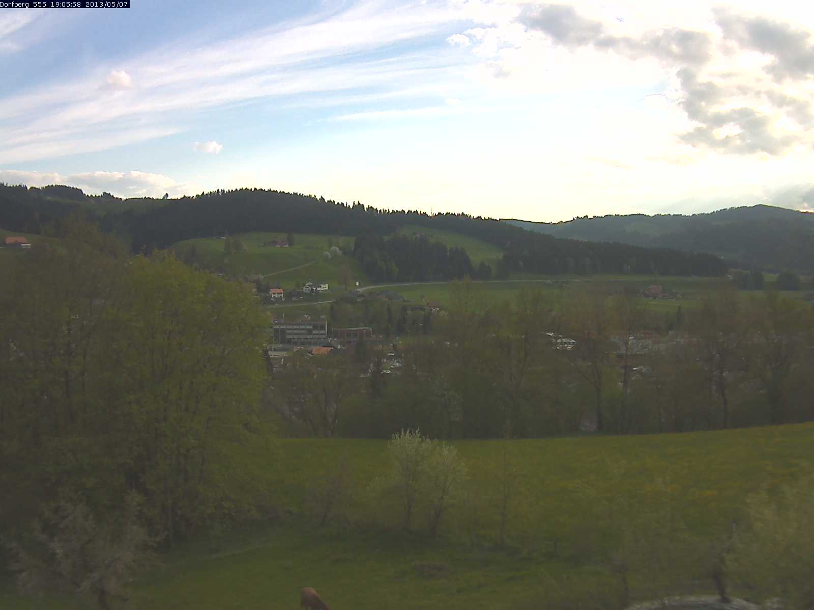 Webcam-Bild: Aussicht vom Dorfberg in Langnau 20130507-190600