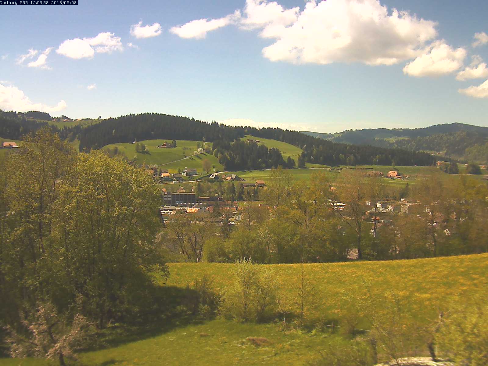 Webcam-Bild: Aussicht vom Dorfberg in Langnau 20130508-120600