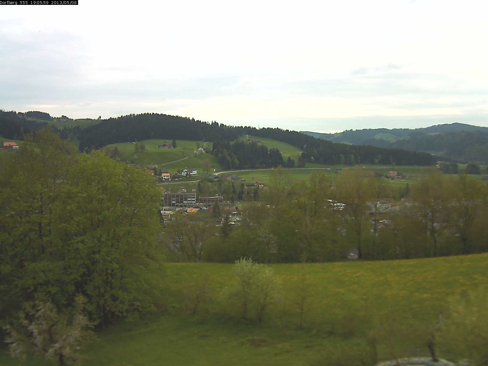 Webcam-Bild: Aussicht vom Dorfberg in Langnau 20130508-190600