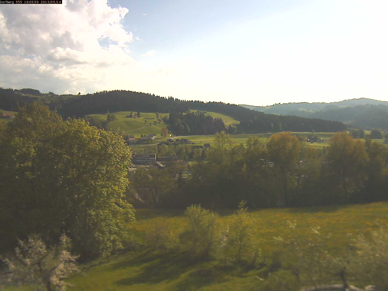 Webcam-Bild: Aussicht vom Dorfberg in Langnau 20130514-180600