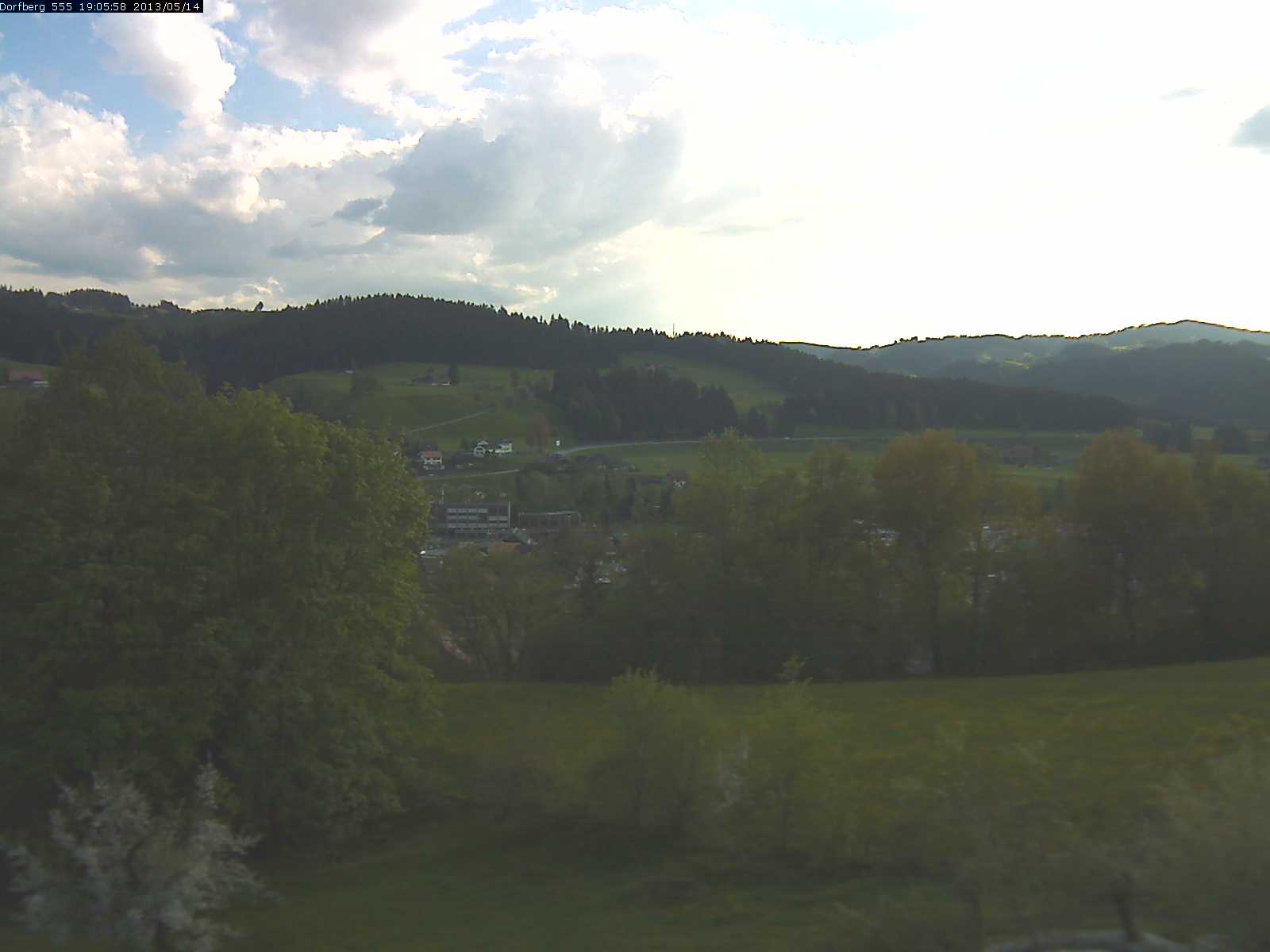 Webcam-Bild: Aussicht vom Dorfberg in Langnau 20130514-190600