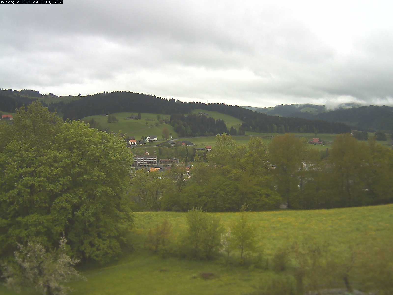 Webcam-Bild: Aussicht vom Dorfberg in Langnau 20130517-070600