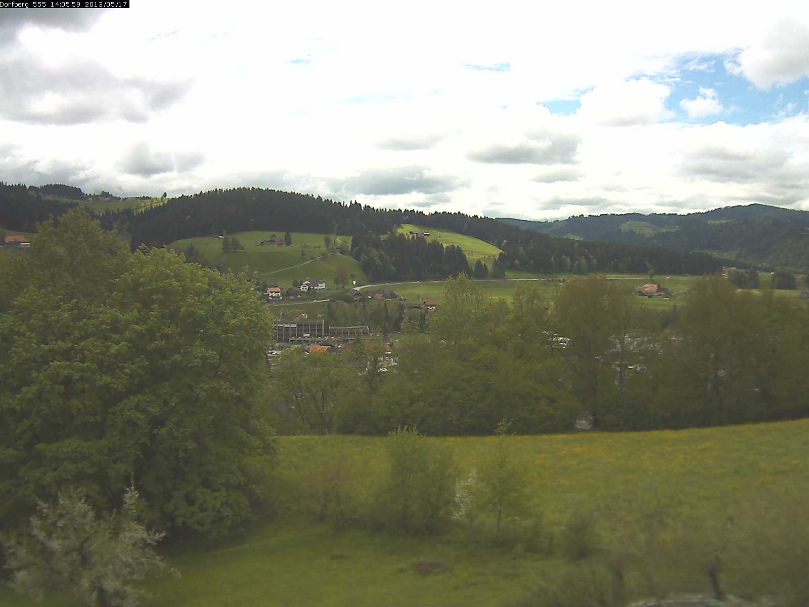 Webcam-Bild: Aussicht vom Dorfberg in Langnau 20130517-140600