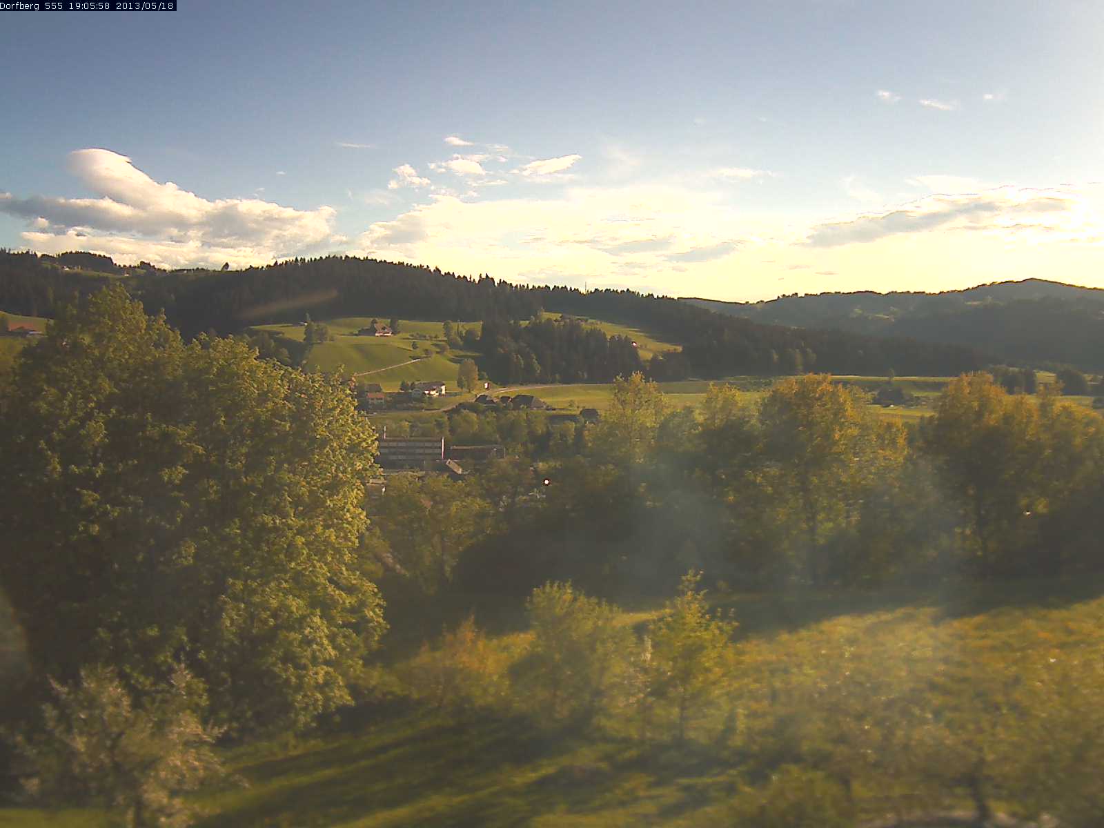Webcam-Bild: Aussicht vom Dorfberg in Langnau 20130518-190600
