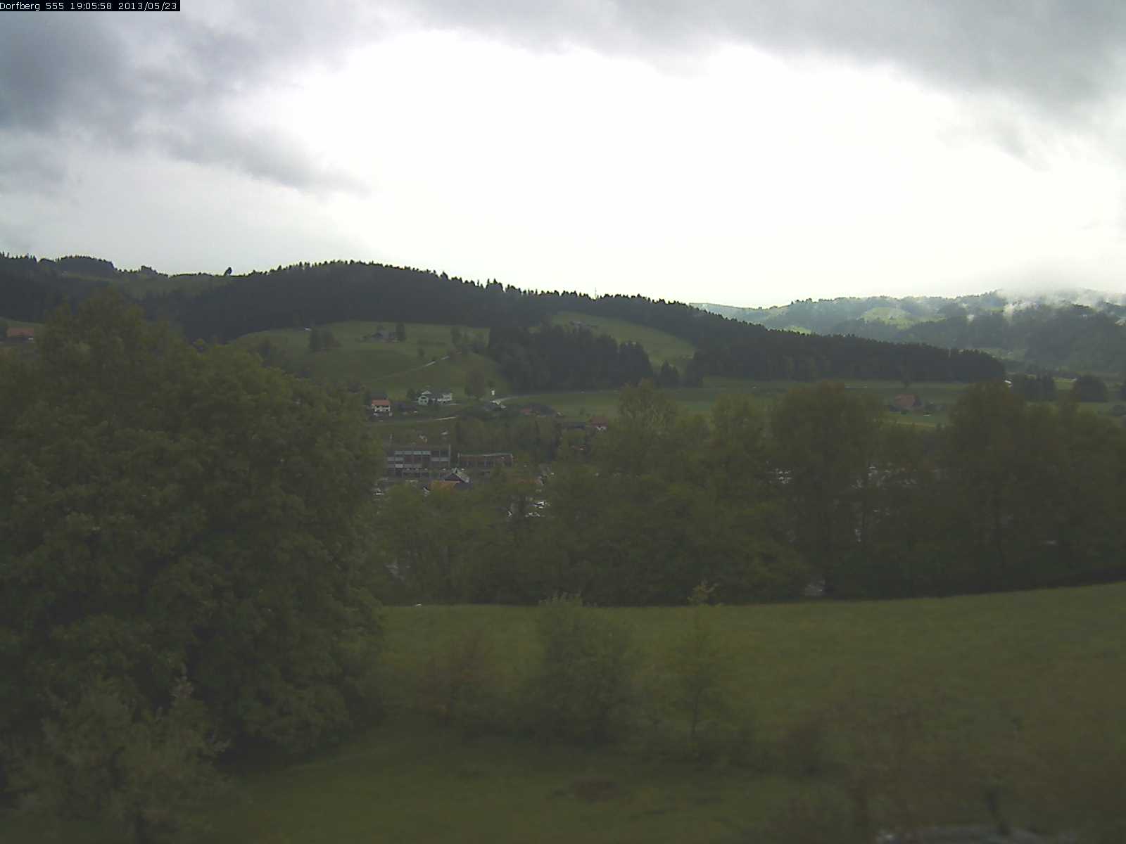 Webcam-Bild: Aussicht vom Dorfberg in Langnau 20130523-190600