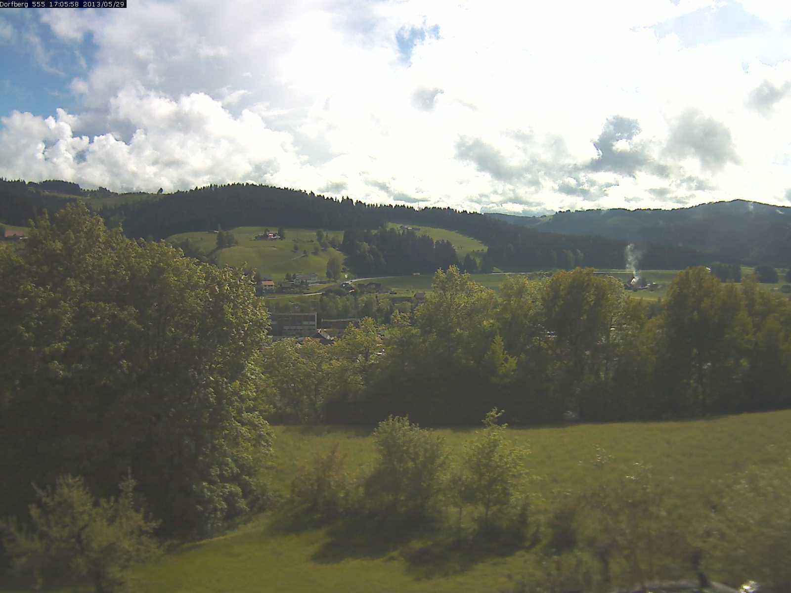 Webcam-Bild: Aussicht vom Dorfberg in Langnau 20130529-170600