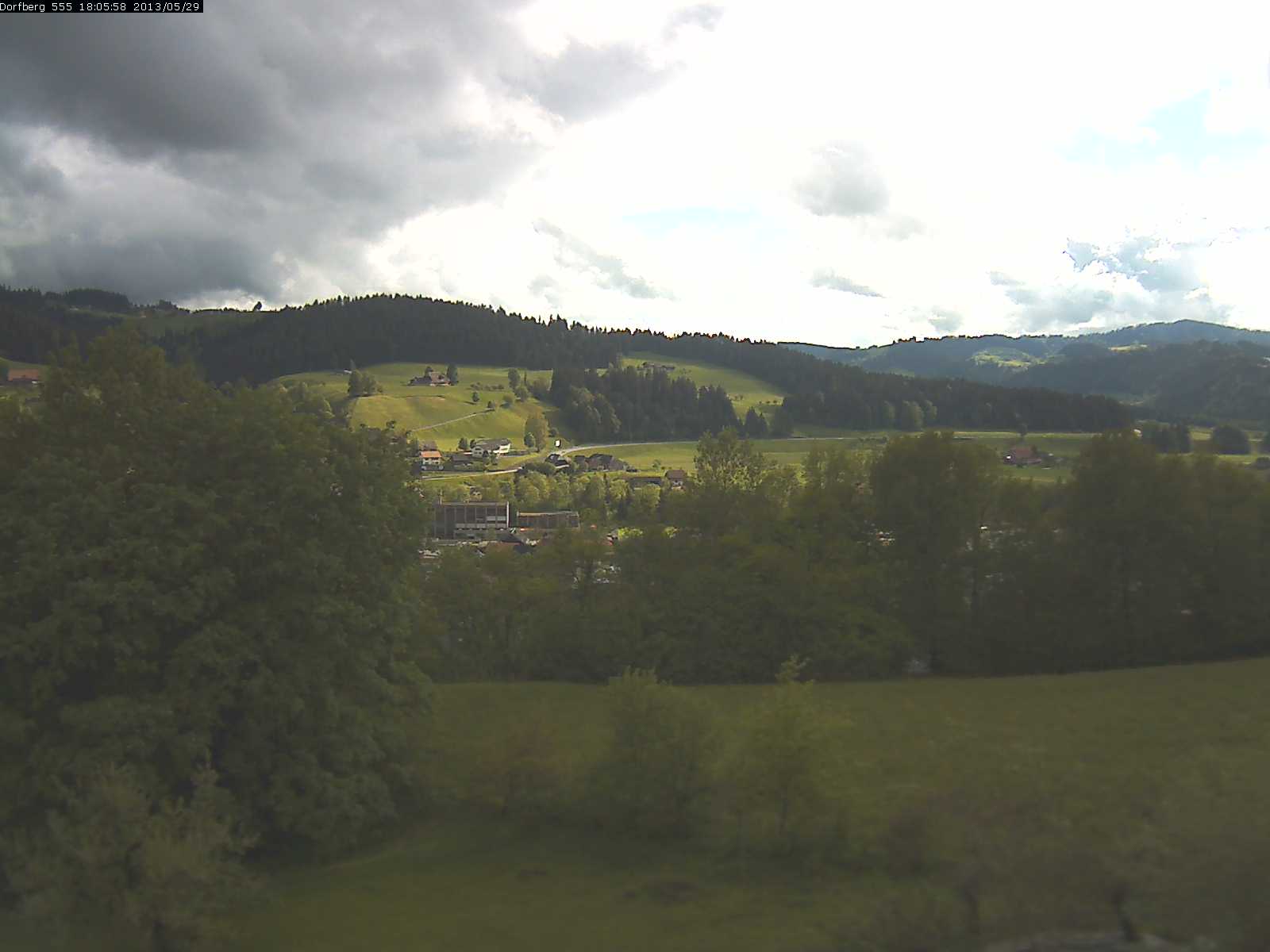 Webcam-Bild: Aussicht vom Dorfberg in Langnau 20130529-180600