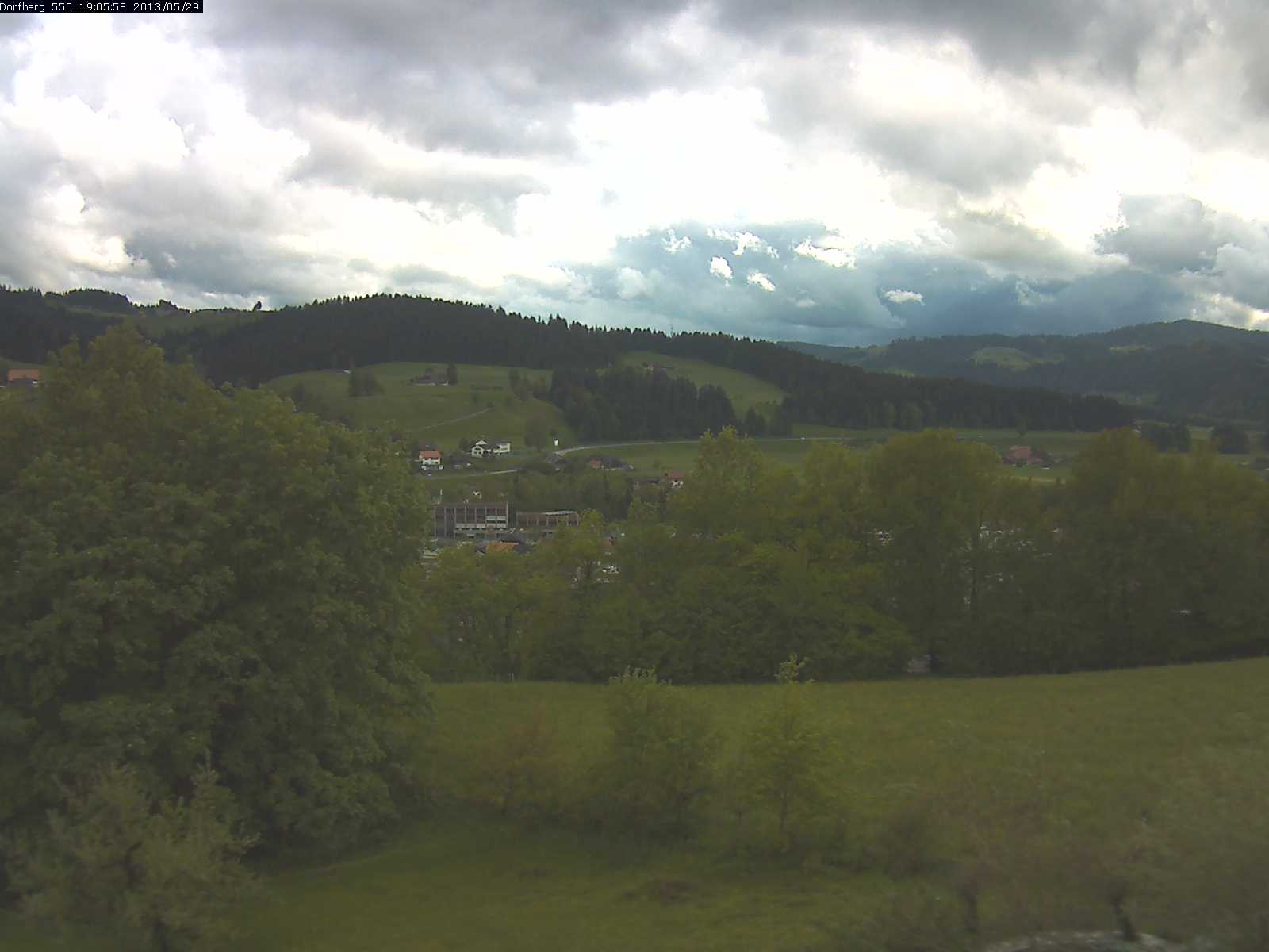 Webcam-Bild: Aussicht vom Dorfberg in Langnau 20130529-190600