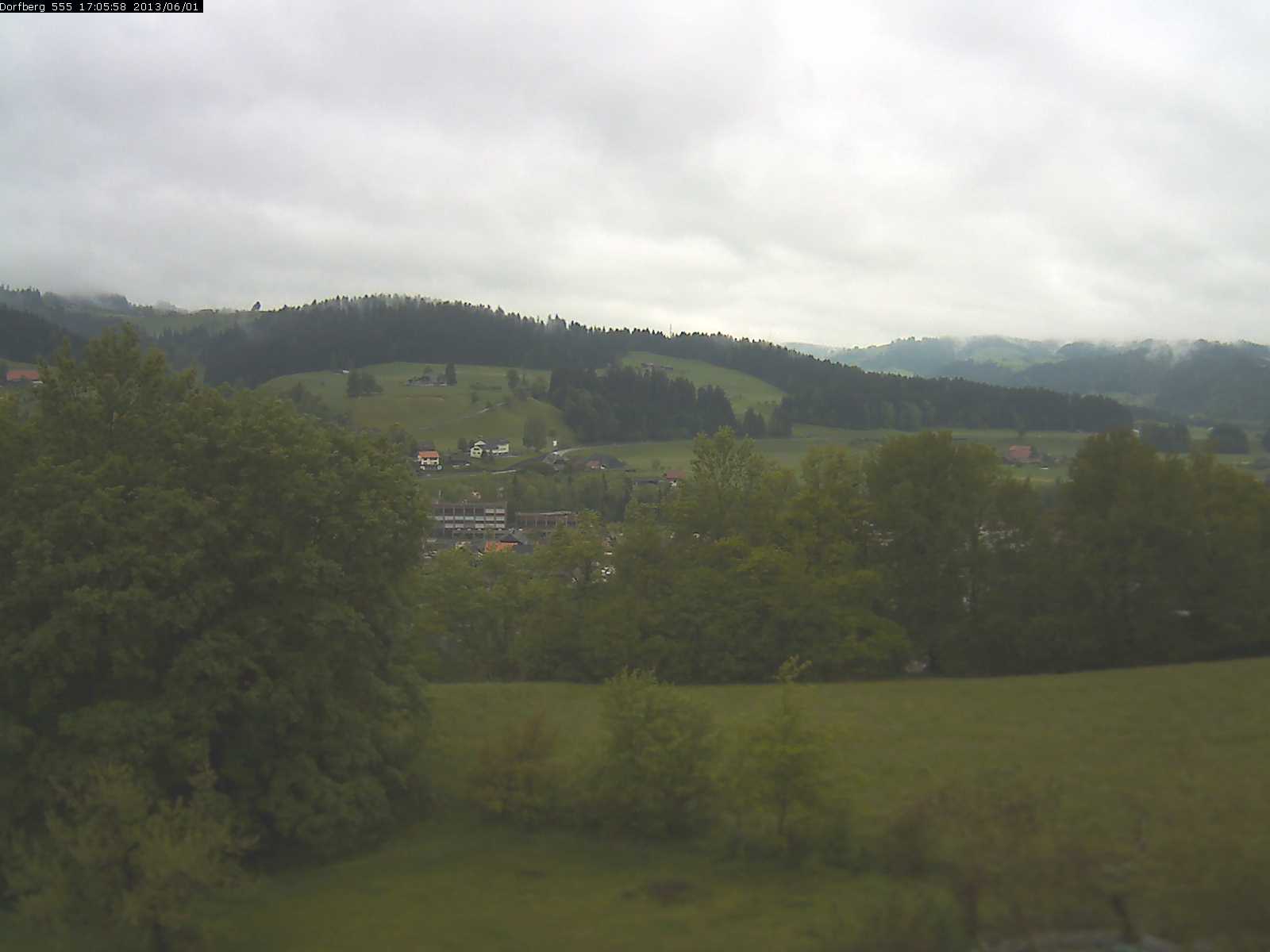 Webcam-Bild: Aussicht vom Dorfberg in Langnau 20130601-170600