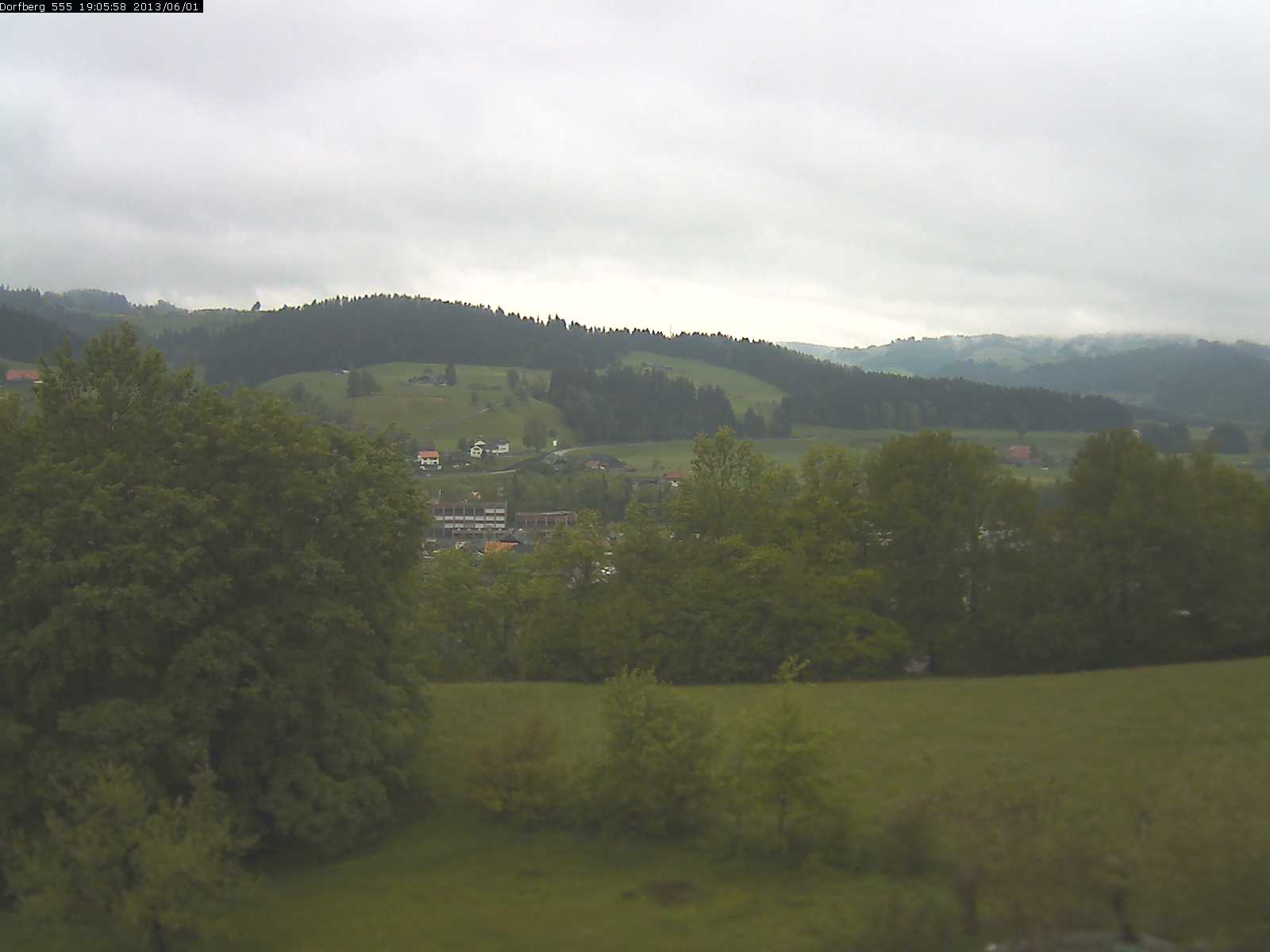 Webcam-Bild: Aussicht vom Dorfberg in Langnau 20130601-190600