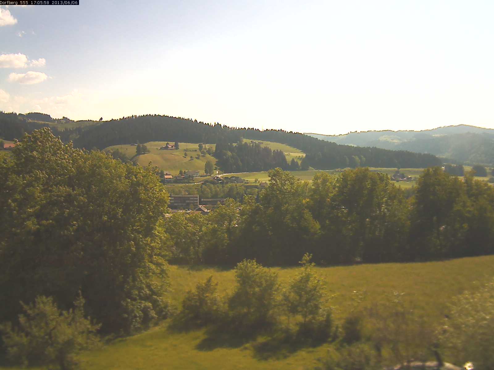 Webcam-Bild: Aussicht vom Dorfberg in Langnau 20130606-170600