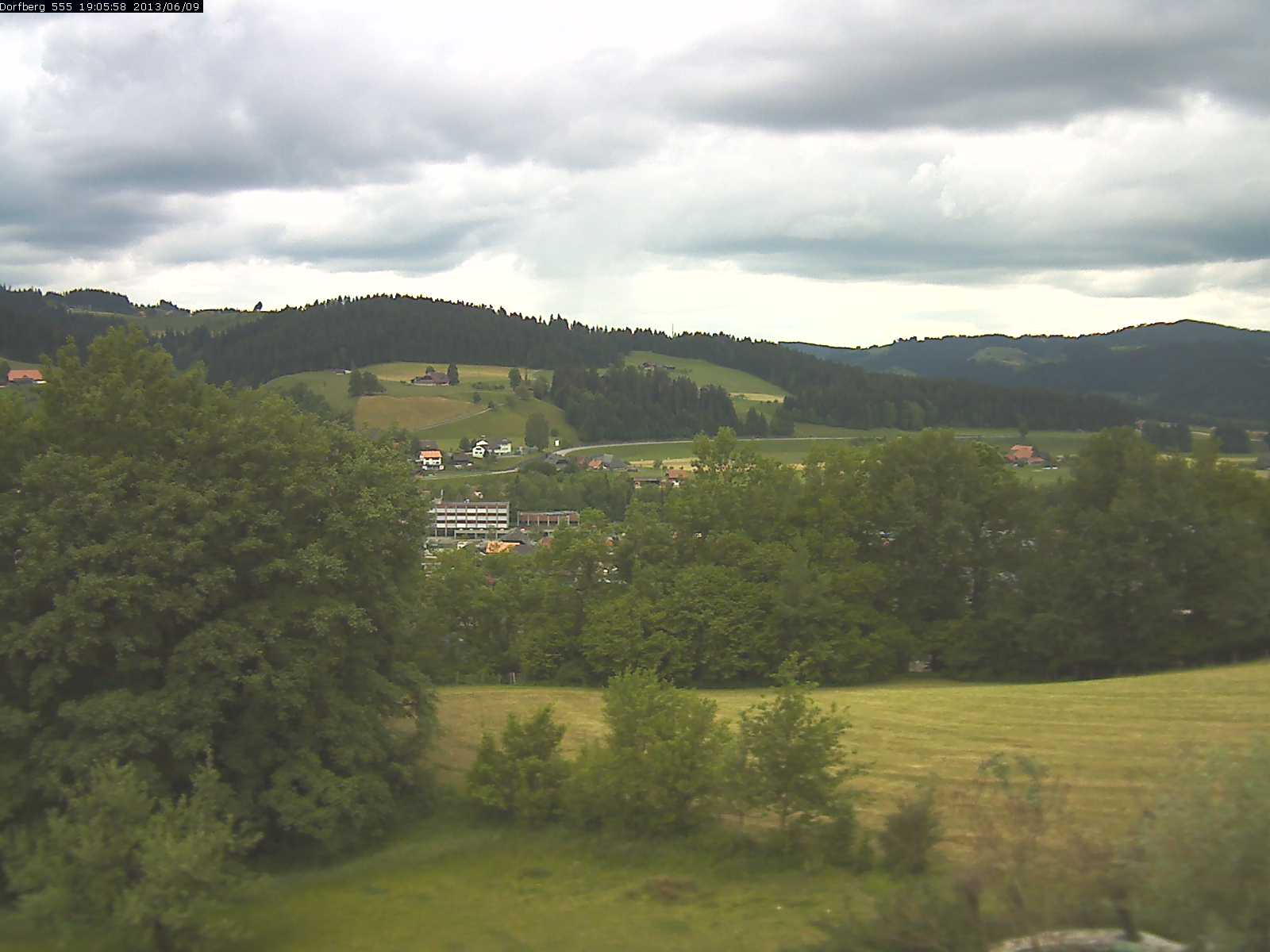 Webcam-Bild: Aussicht vom Dorfberg in Langnau 20130609-190600