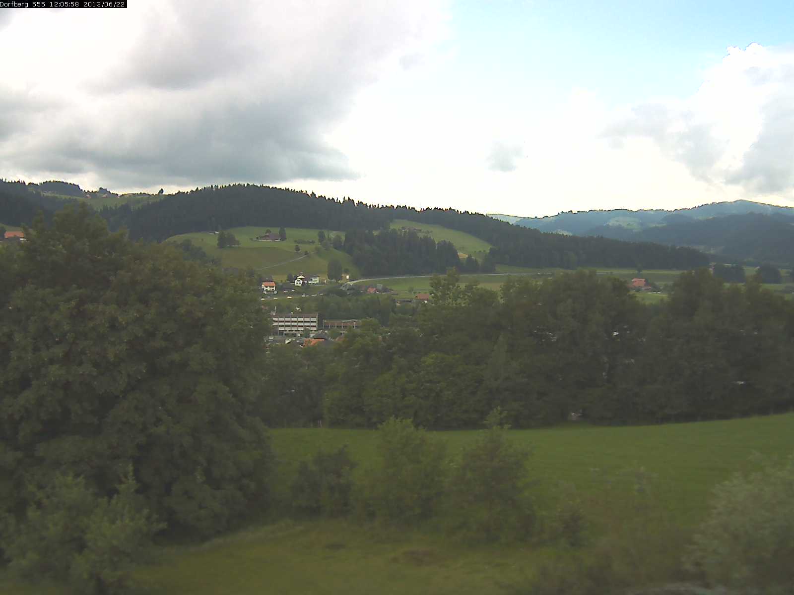 Webcam-Bild: Aussicht vom Dorfberg in Langnau 20130622-120600