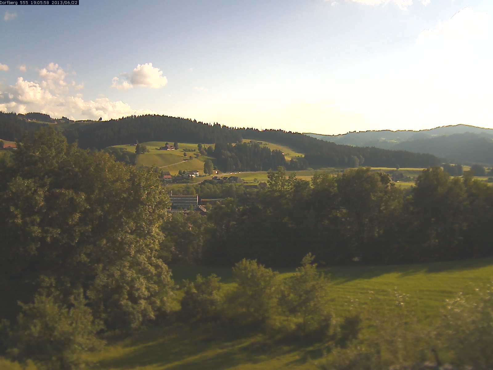 Webcam-Bild: Aussicht vom Dorfberg in Langnau 20130622-190600