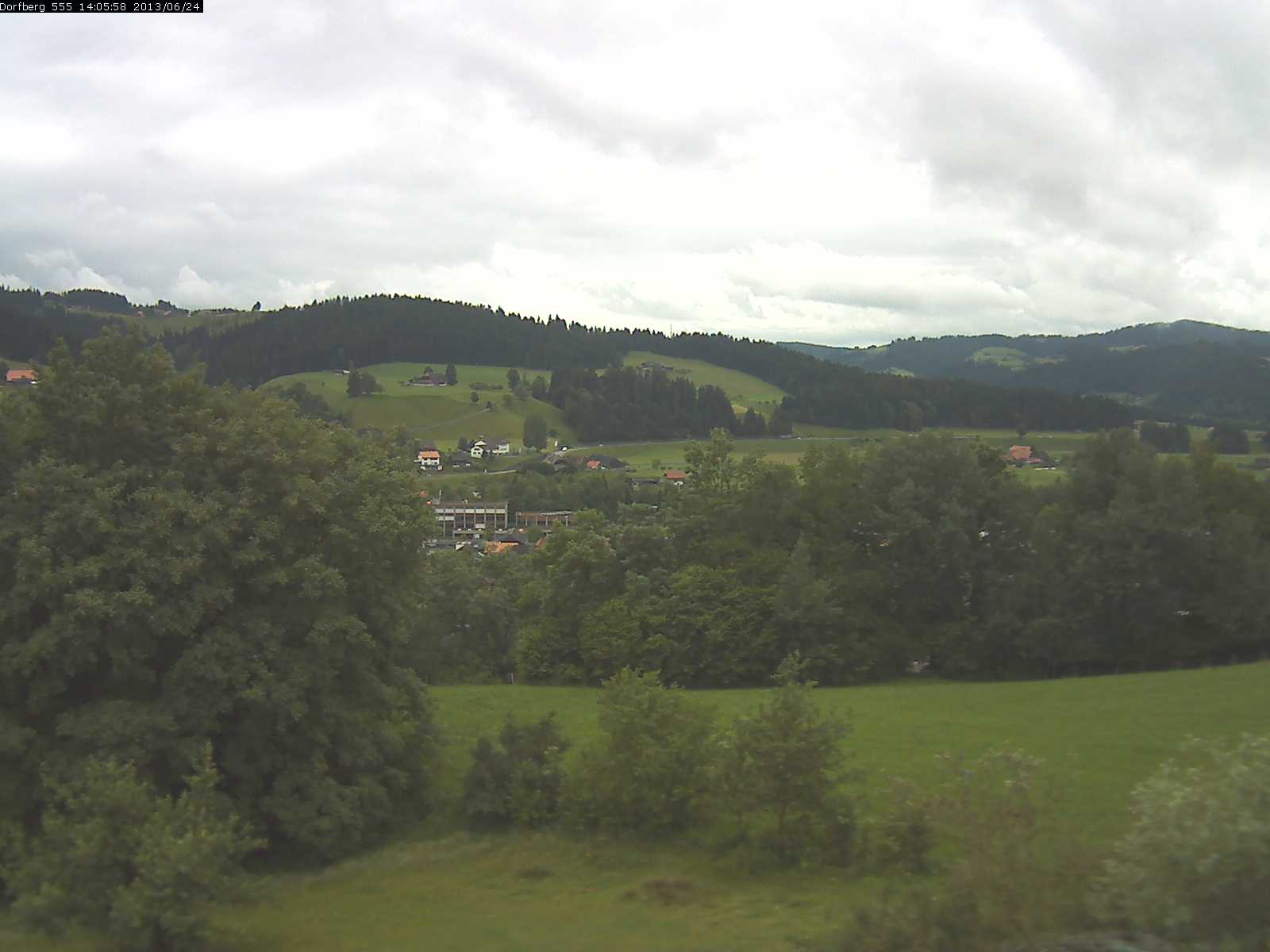Webcam-Bild: Aussicht vom Dorfberg in Langnau 20130624-140600