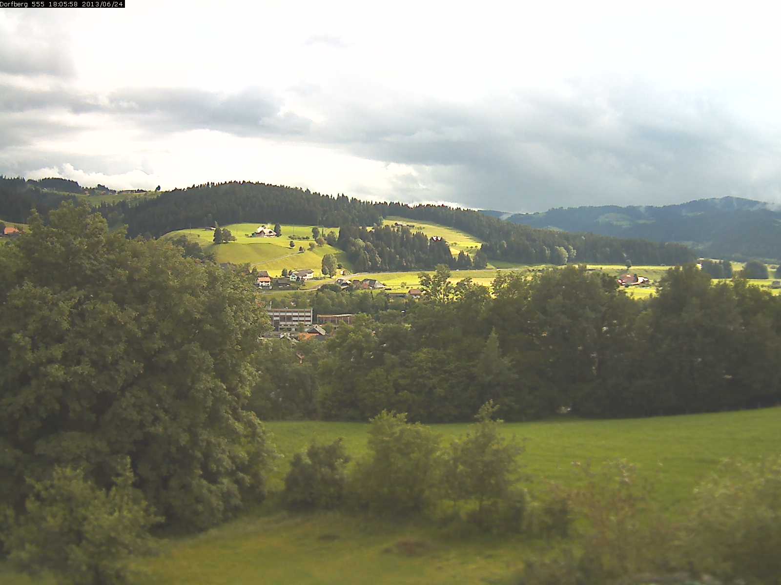 Webcam-Bild: Aussicht vom Dorfberg in Langnau 20130624-180600