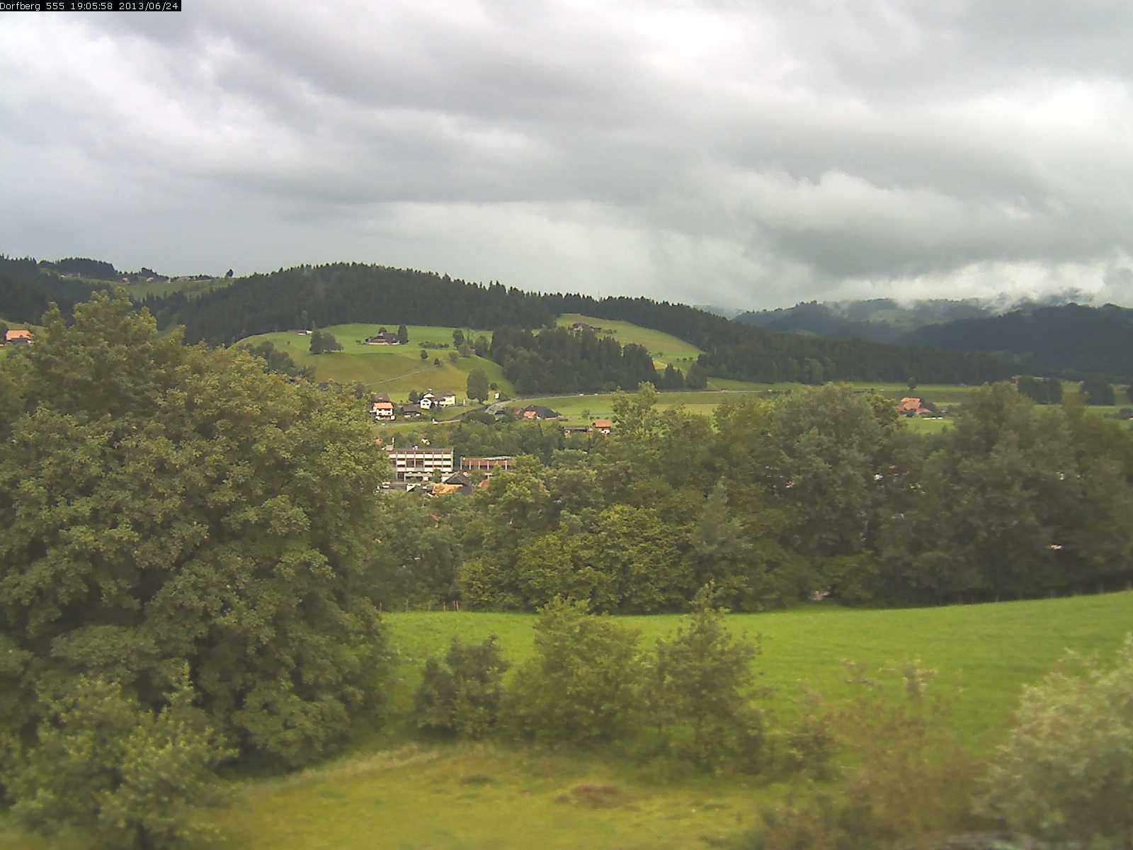 Webcam-Bild: Aussicht vom Dorfberg in Langnau 20130624-190600