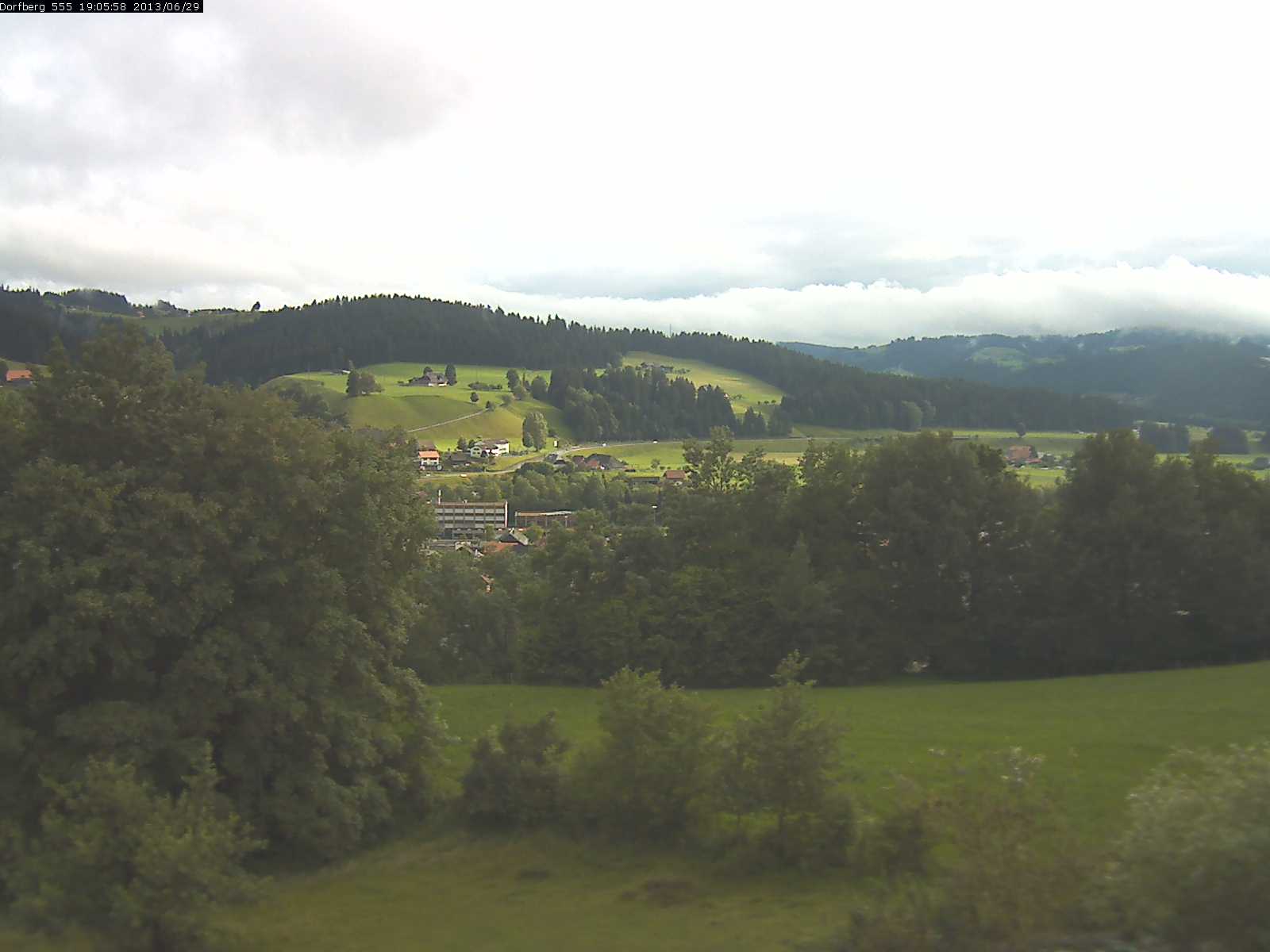 Webcam-Bild: Aussicht vom Dorfberg in Langnau 20130629-190600